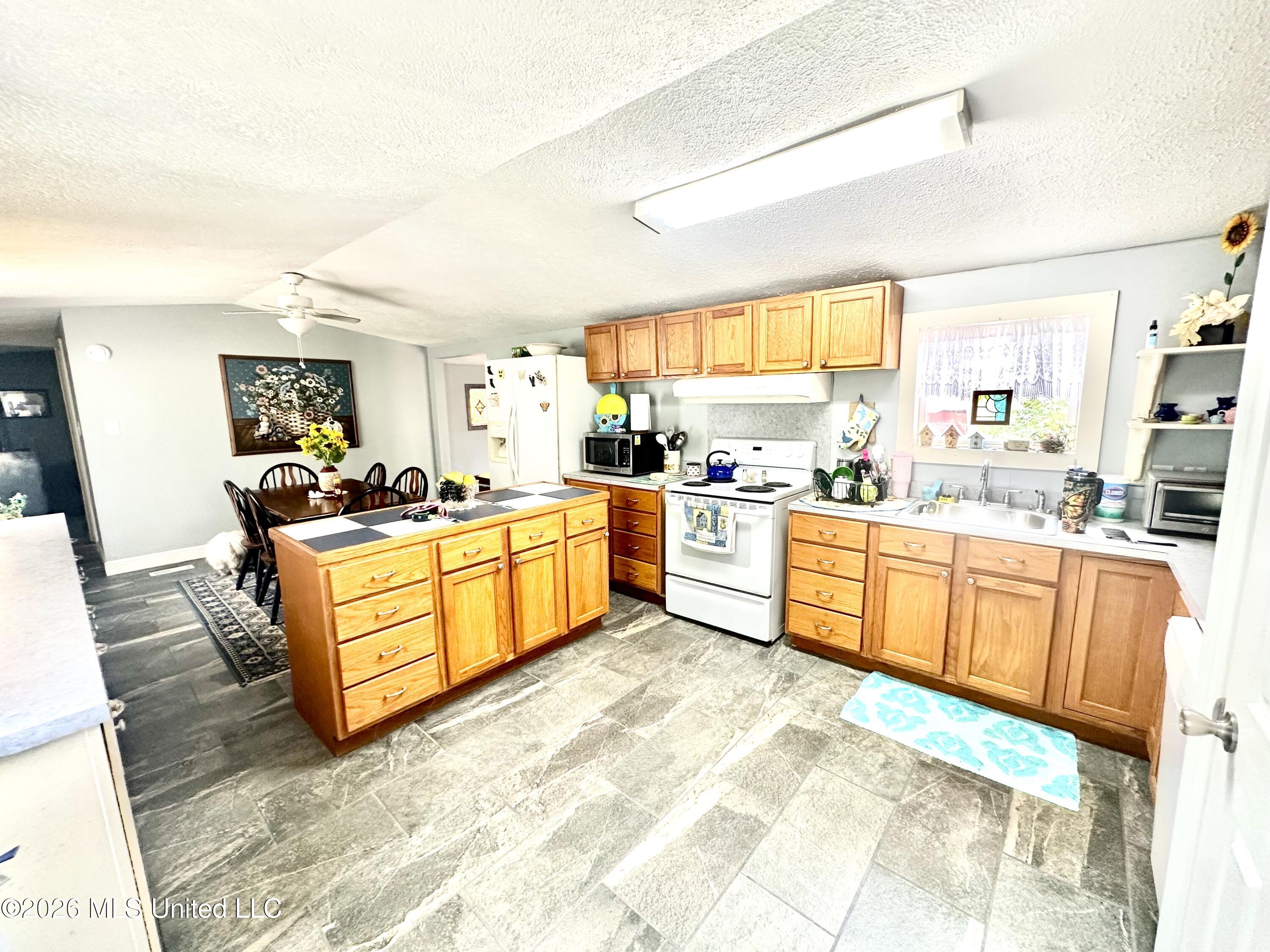 703 Boral Lane Property Photo 6