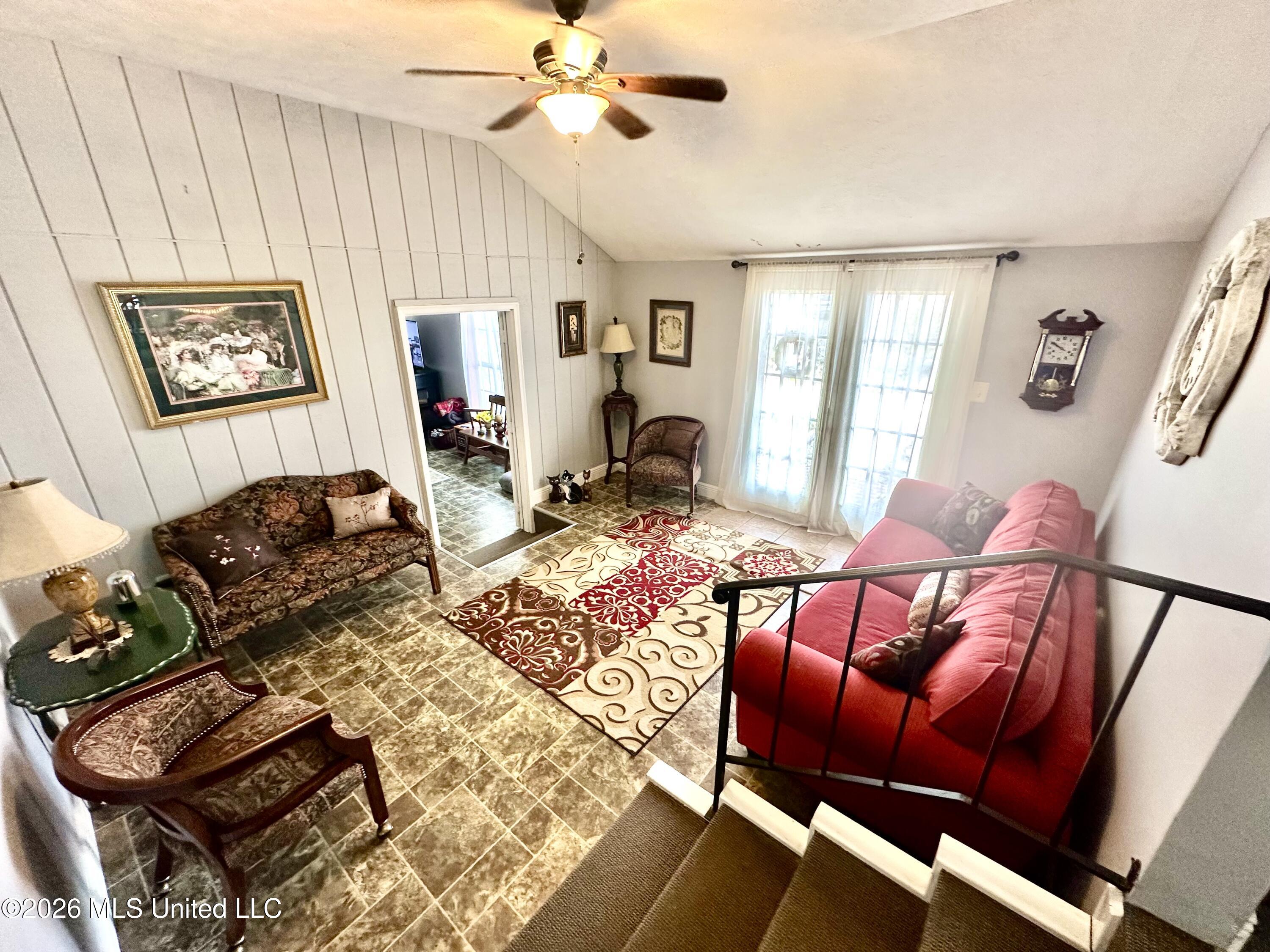 703 Boral Lane Property Photo 7