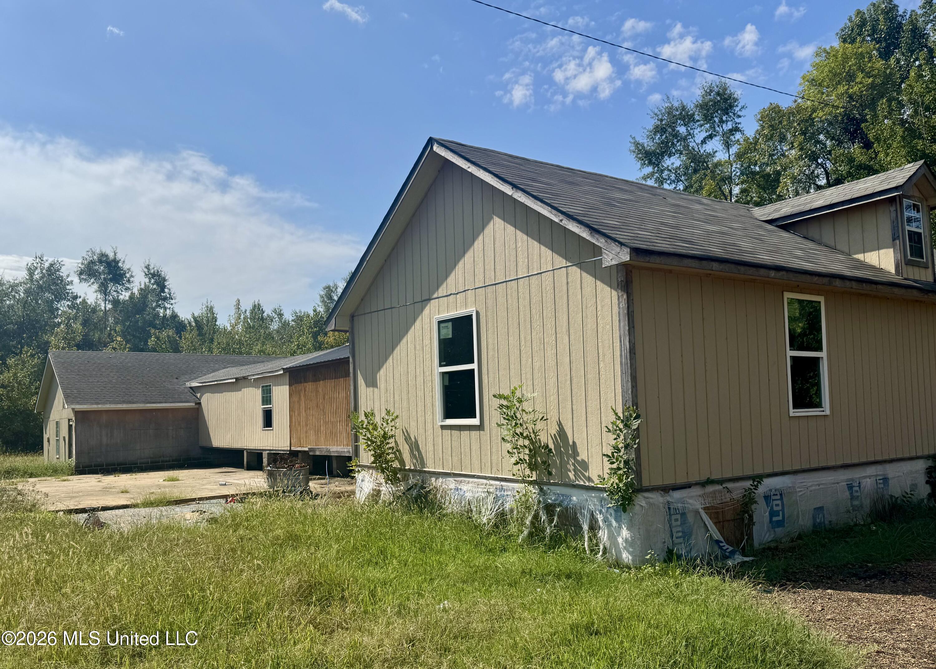 23196-a E Hwy 6 Property Photo 2