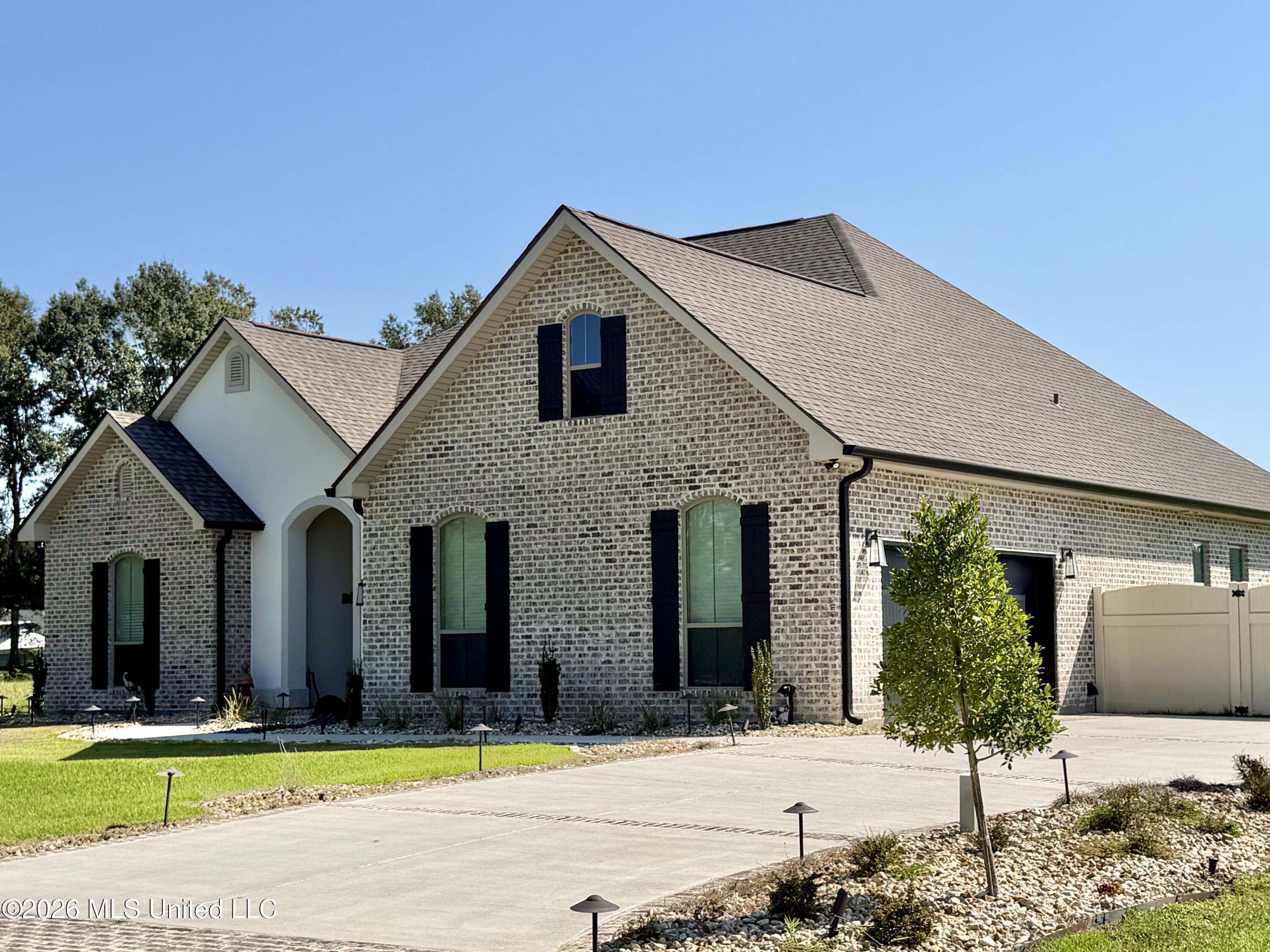 139 Jefferson Davis Parkway Property Photo 1
