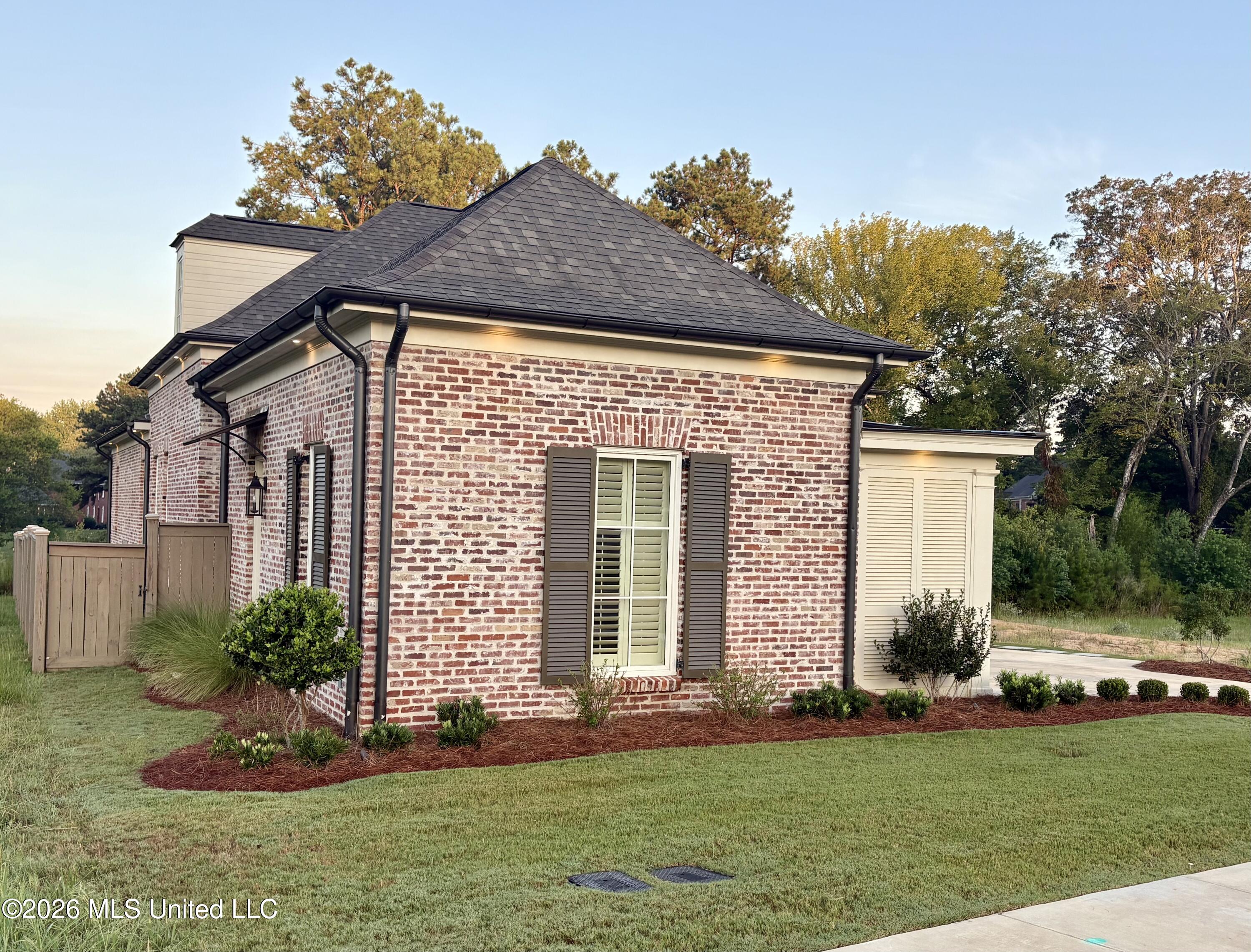 133 Commonwealth Drive Property Photo 5