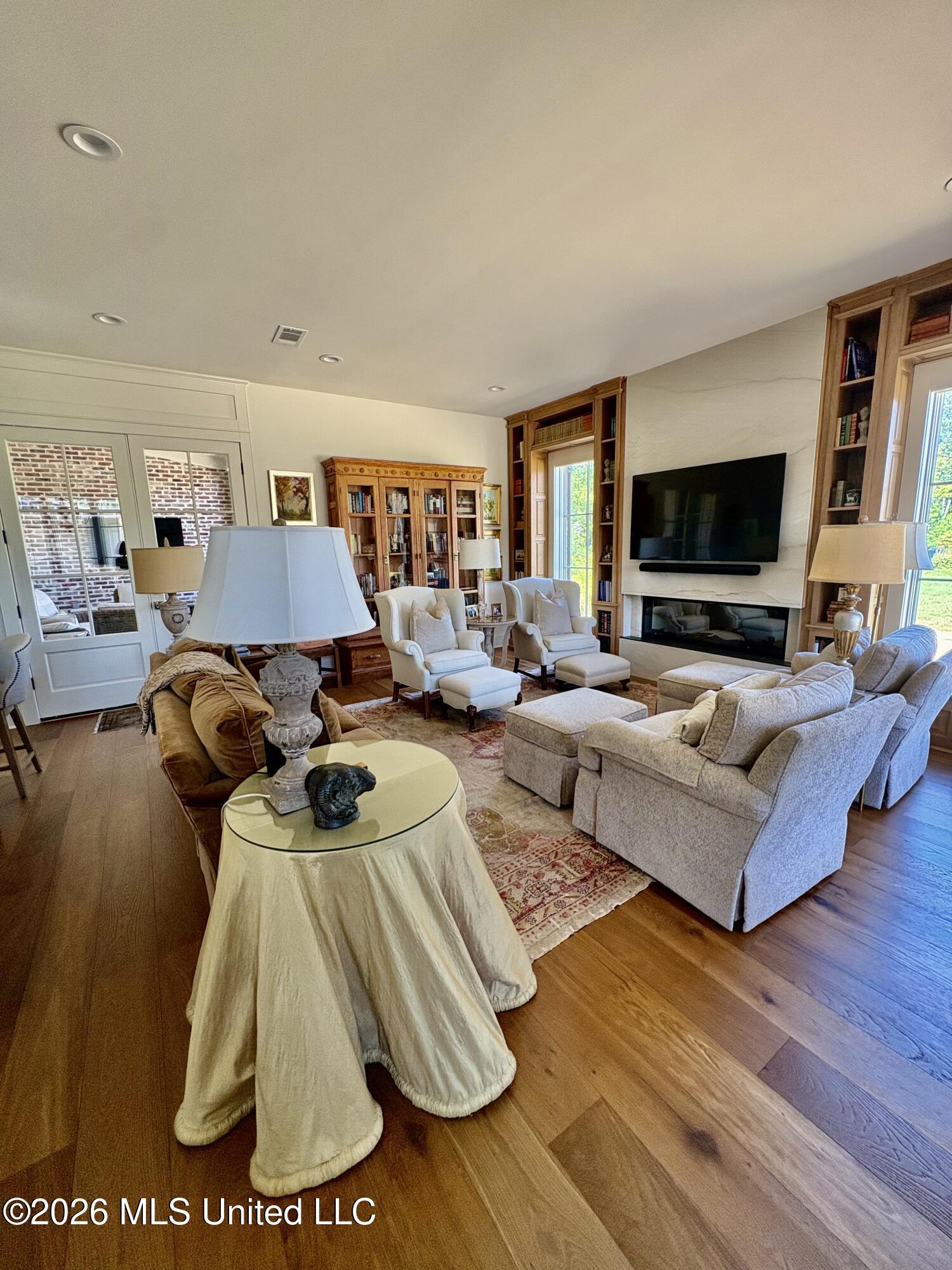 133 Commonwealth Drive Property Photo 16