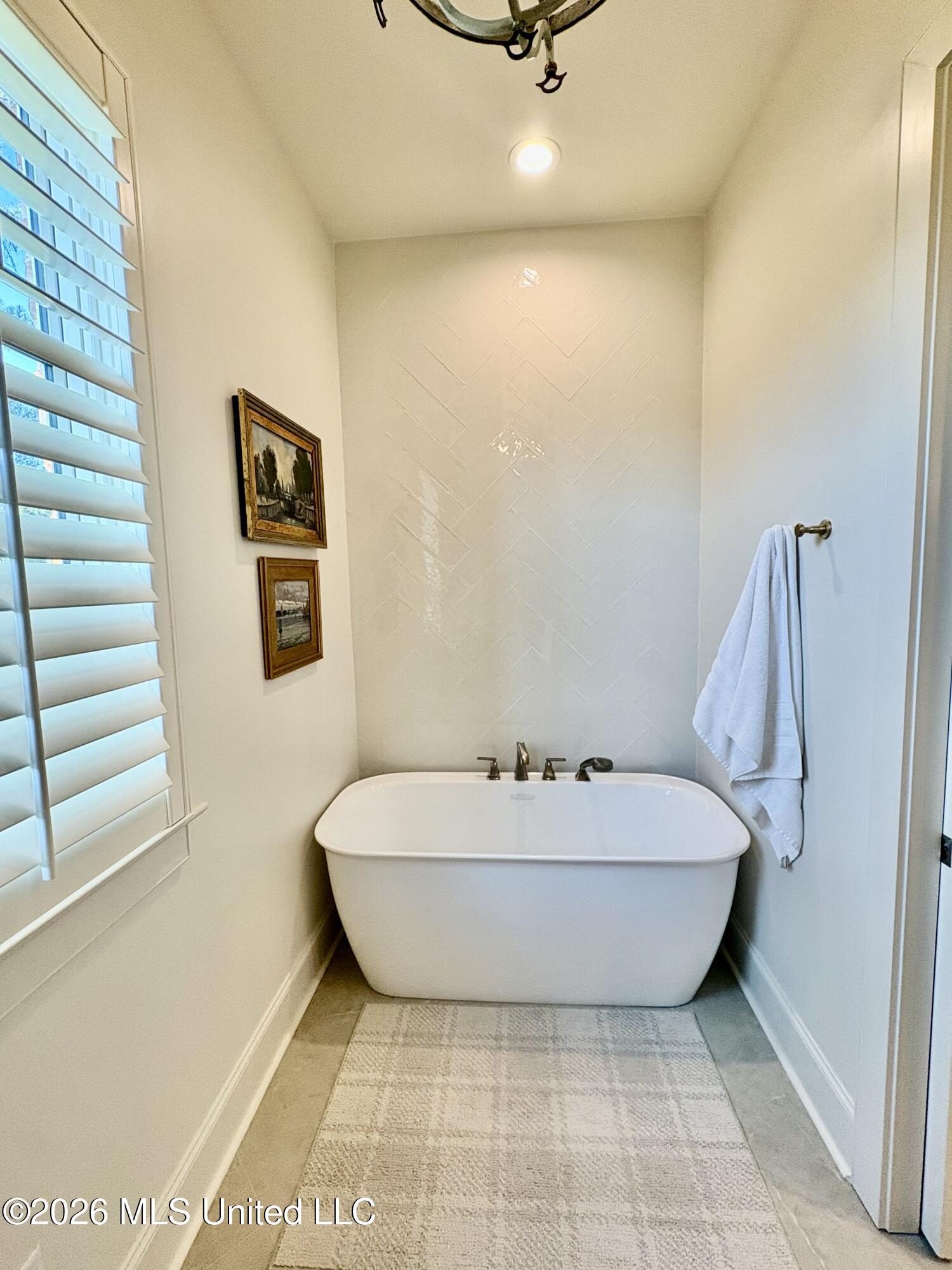 133 Commonwealth Drive Property Photo 32