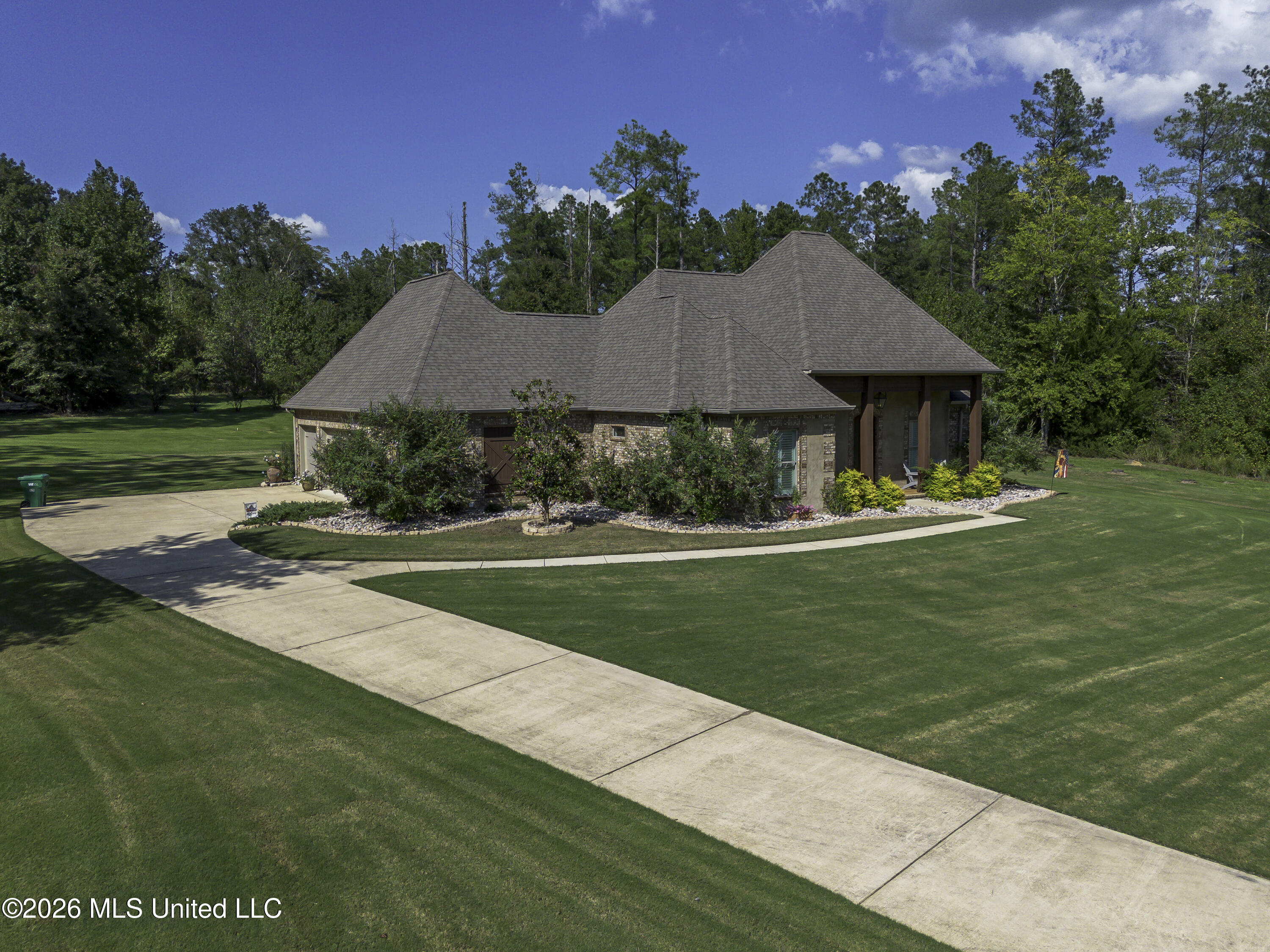 520 Viewpointe Way Property Photo 2