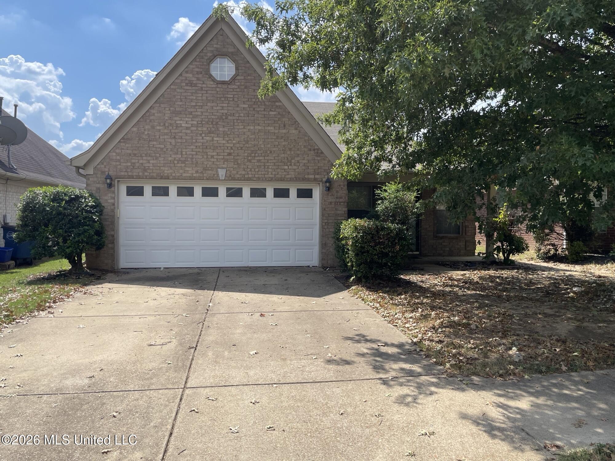 7185 Crape Myrtle Drive Property Photo 1