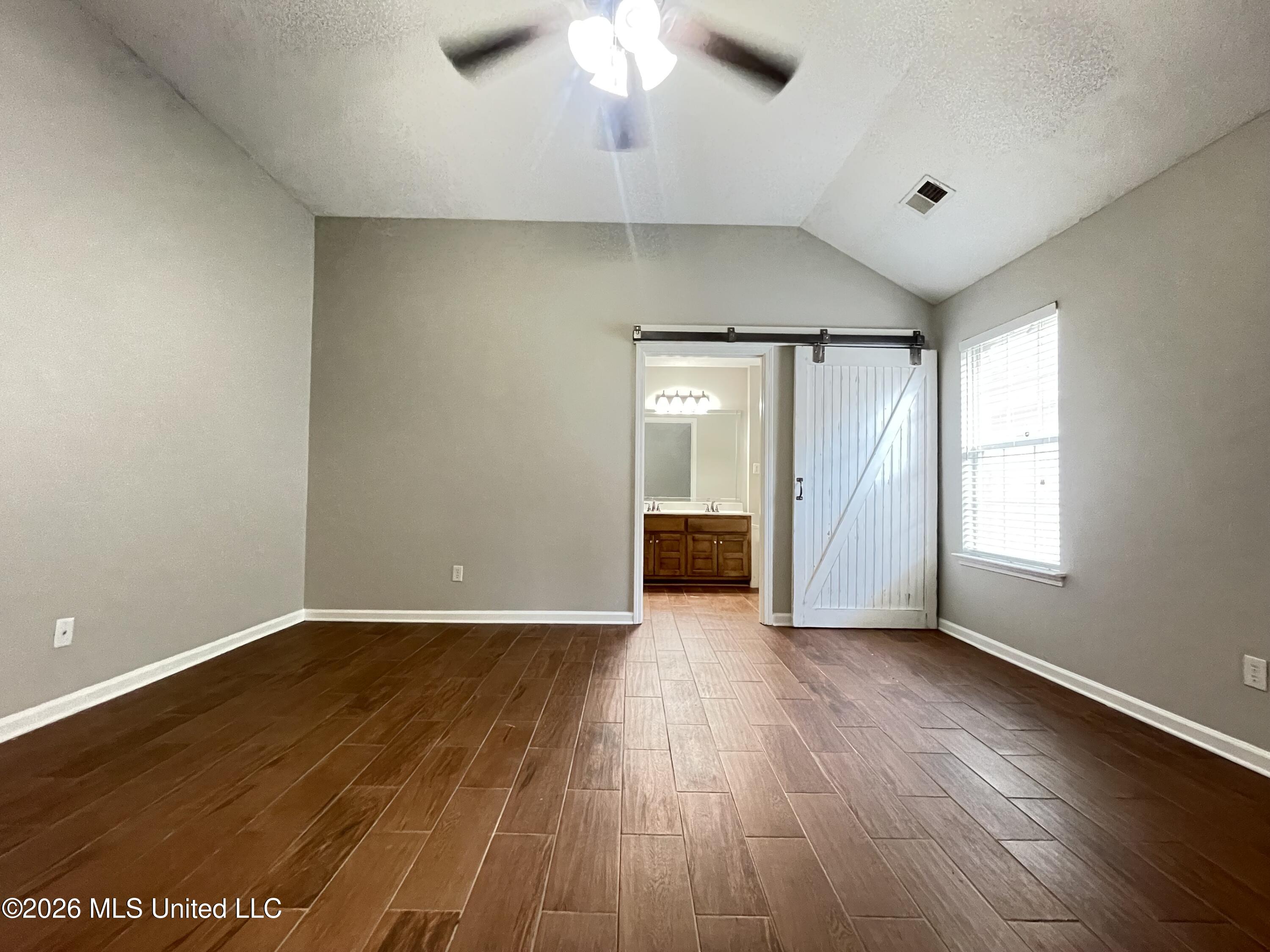 7185 Crape Myrtle Drive Property Photo 5
