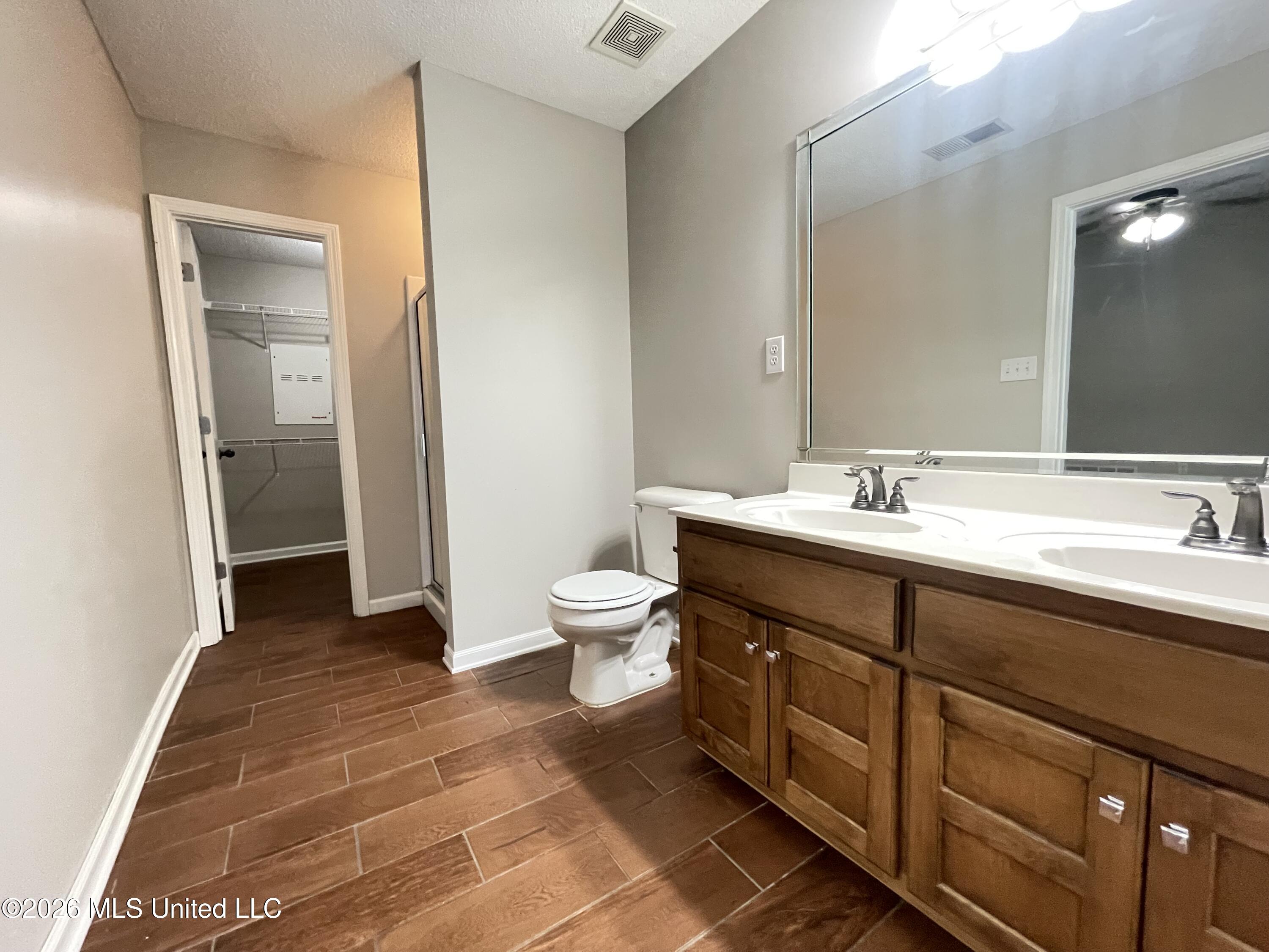 7185 Crape Myrtle Drive Property Photo 6