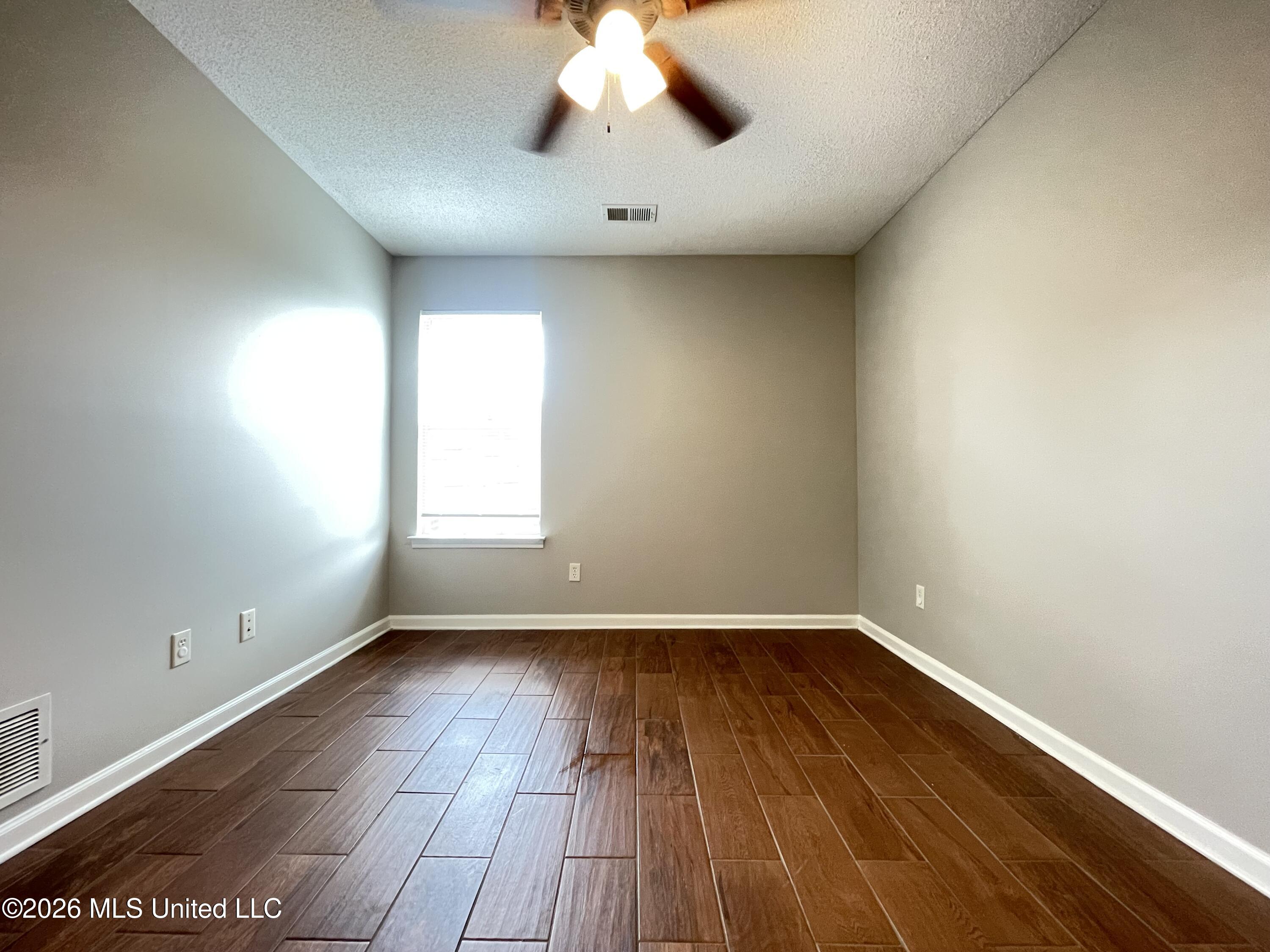 7185 Crape Myrtle Drive Property Photo 7