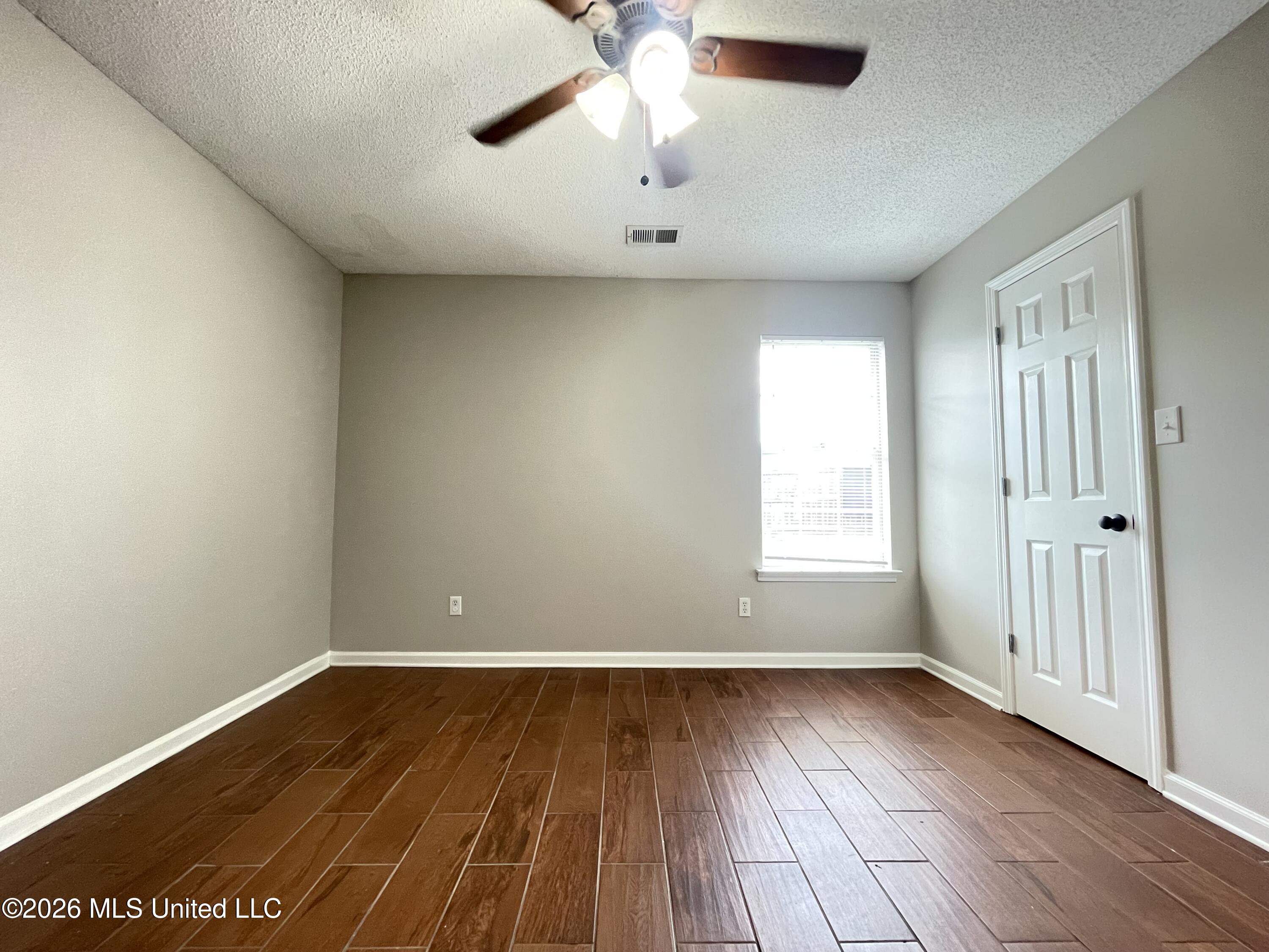 7185 Crape Myrtle Drive Property Photo 8