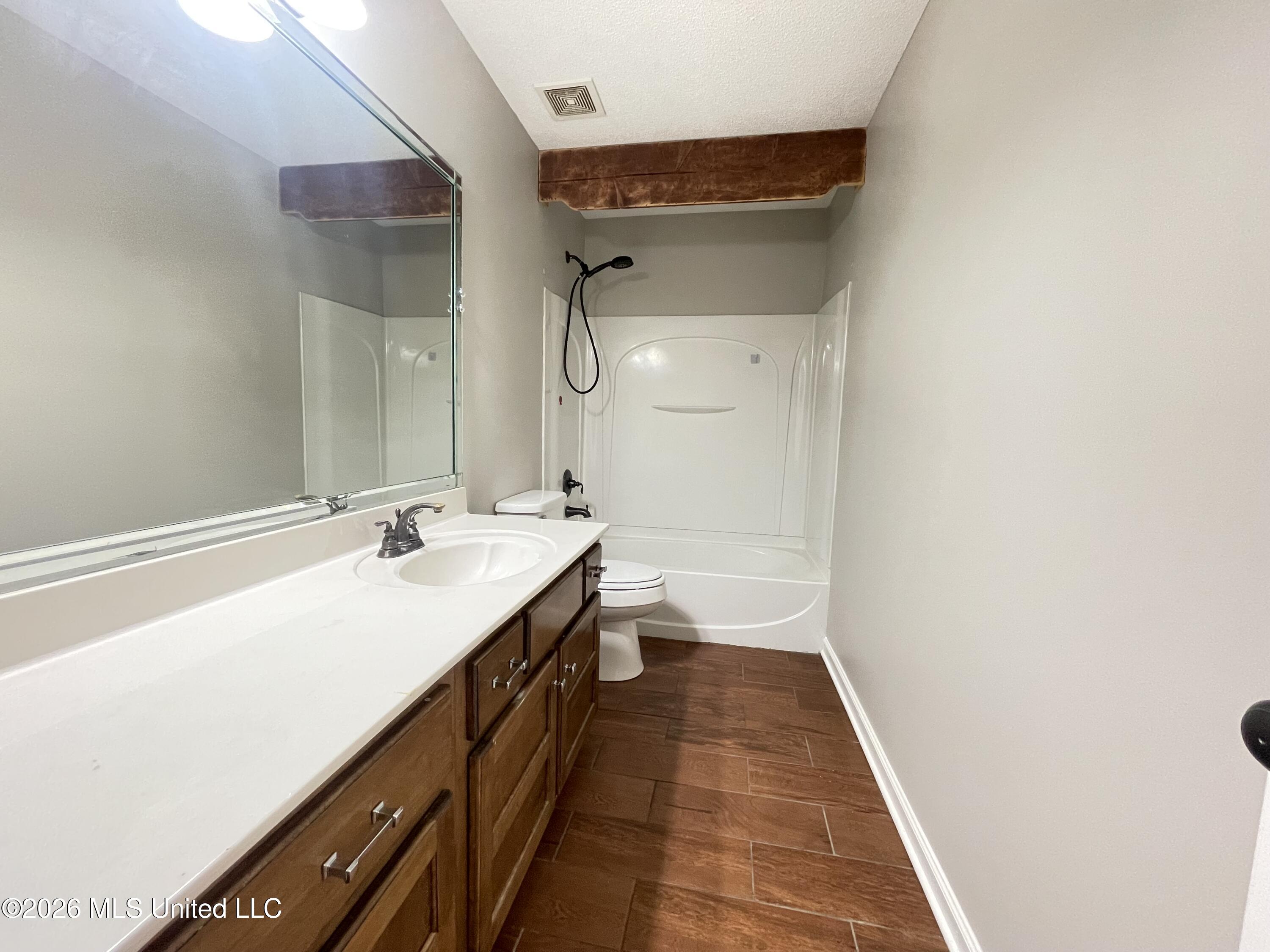 7185 Crape Myrtle Drive Property Photo 9