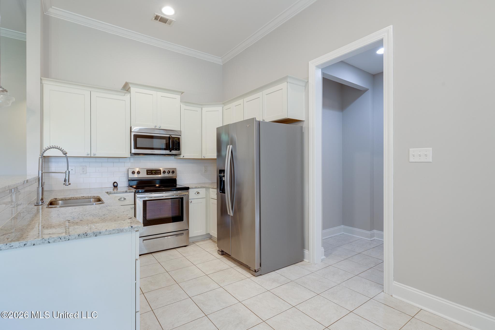 4956 Matthew Drive Property Photo 6