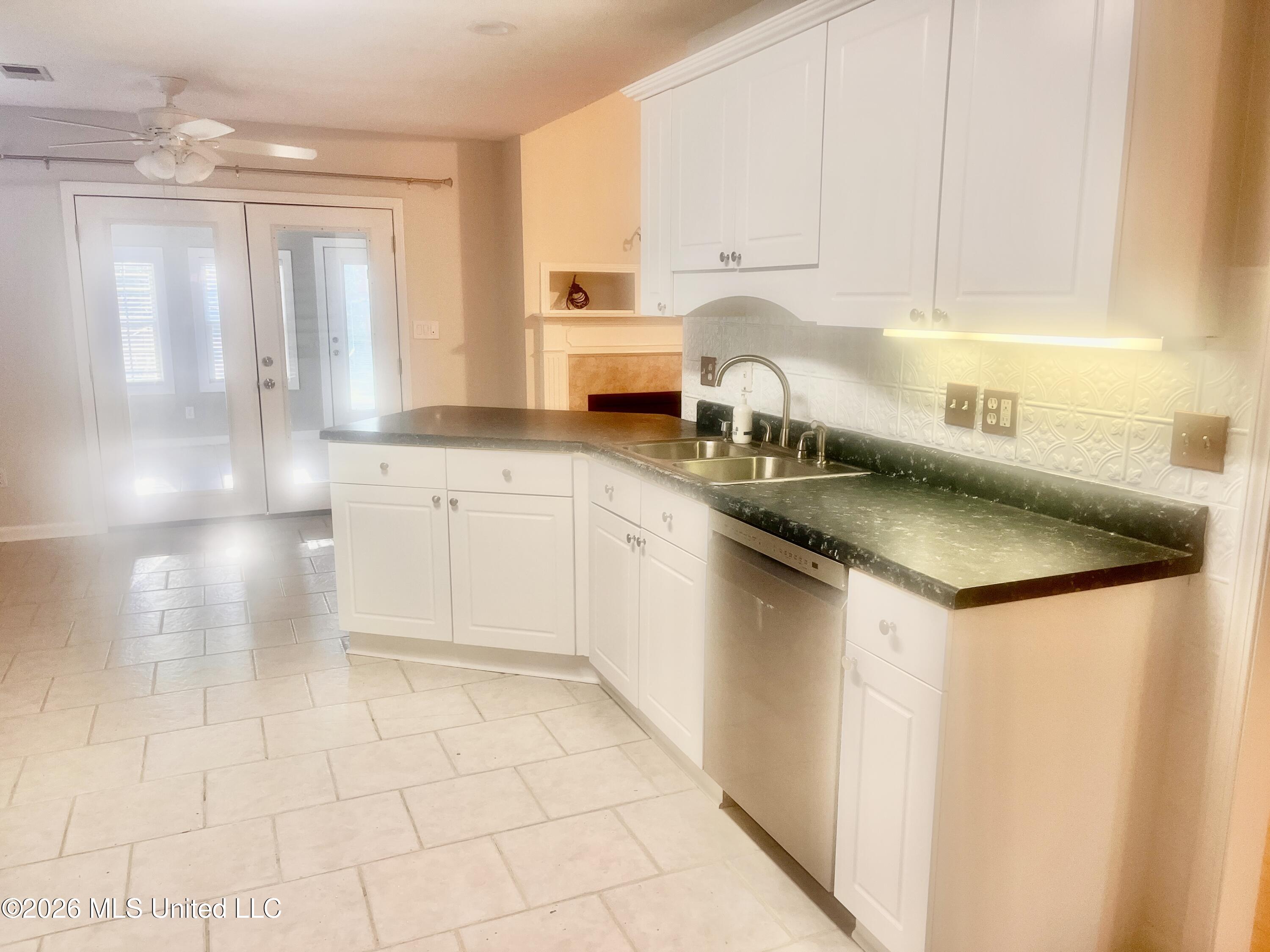 2160 Heritage Cove Property Photo 6