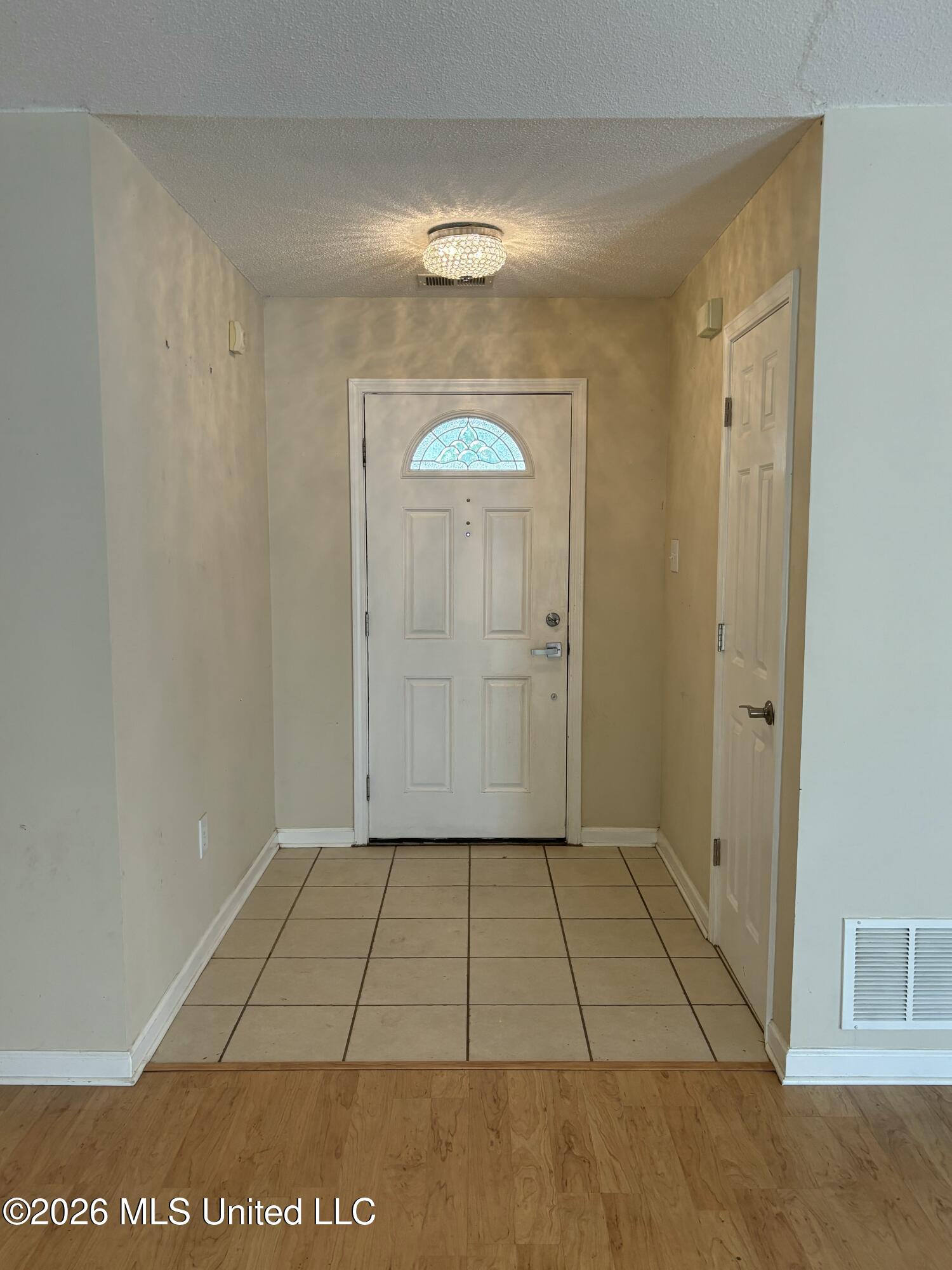 7562 Bear Cove Property Photo 4
