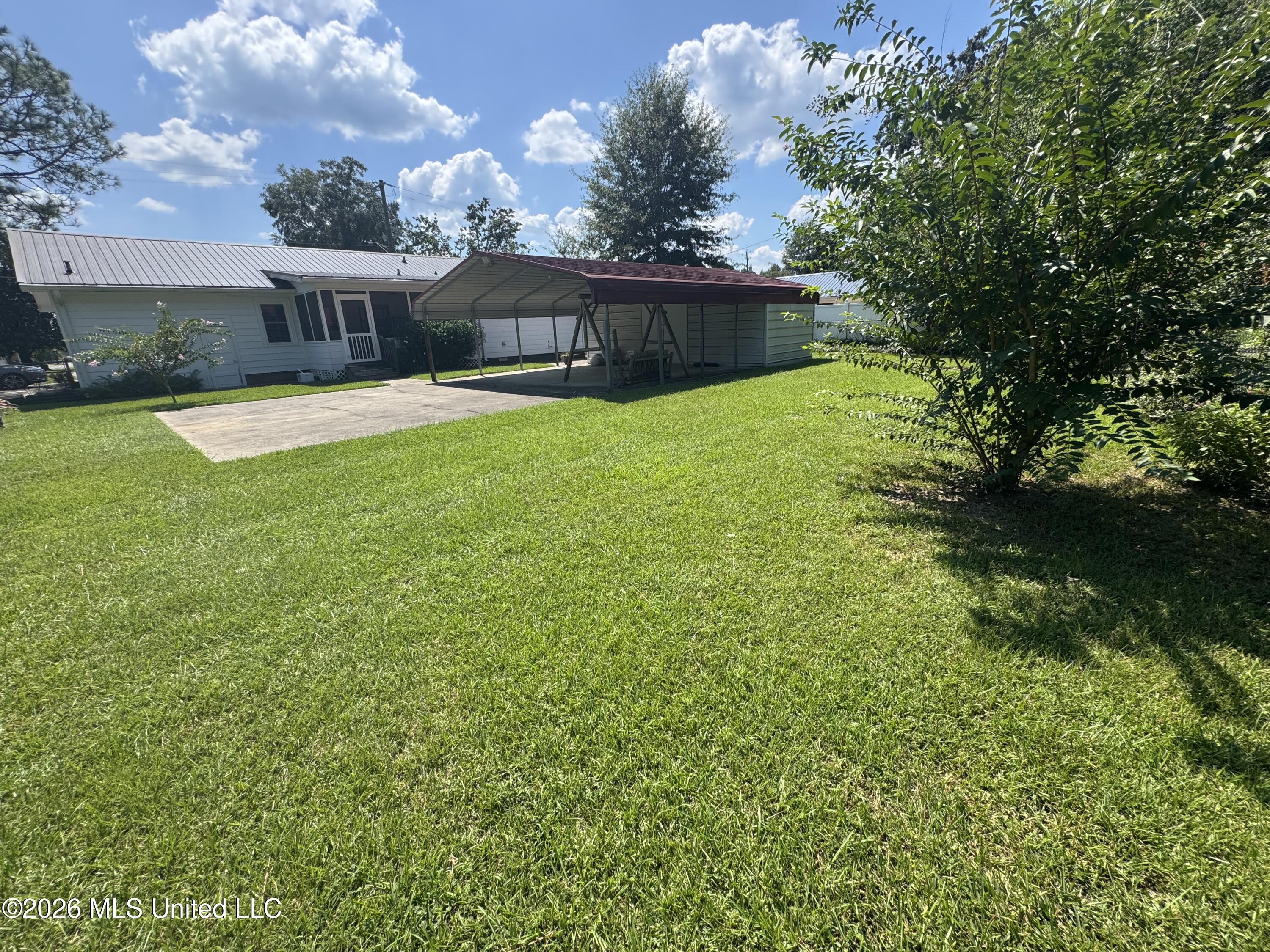 429 E Franklin Street Property Photo 4
