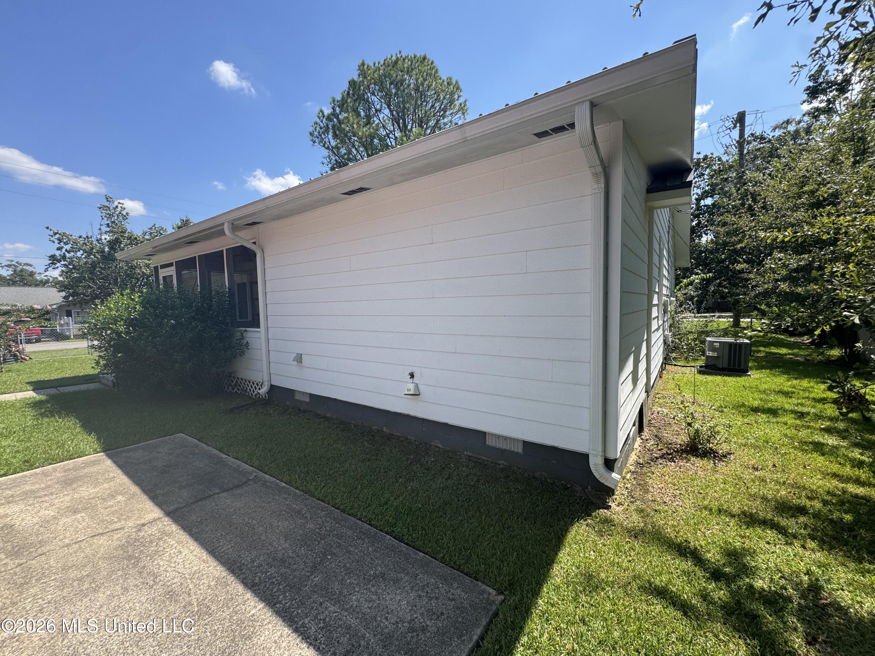 429 E Franklin Street Property Photo 5