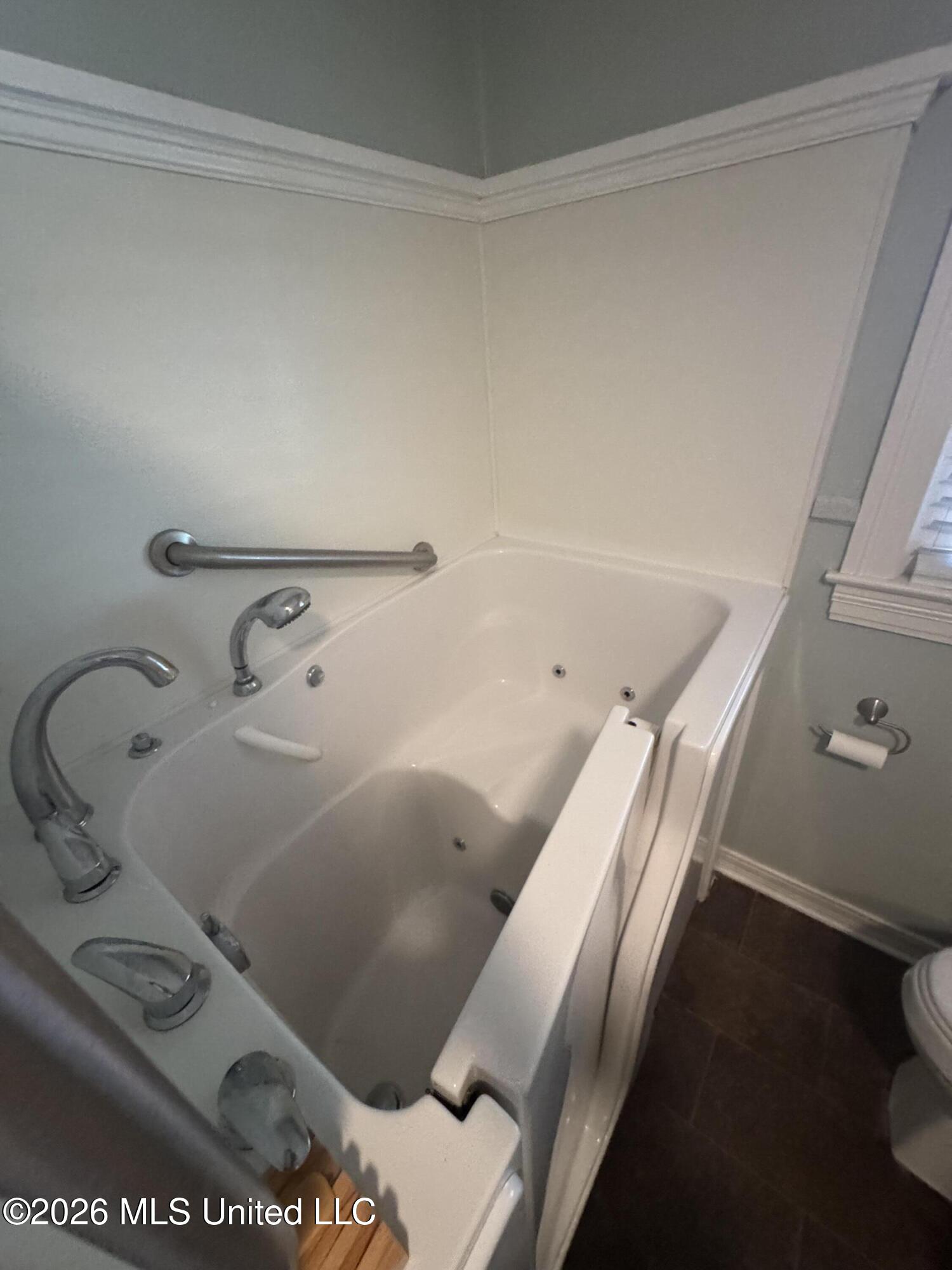 429 E Franklin Street Property Photo 8