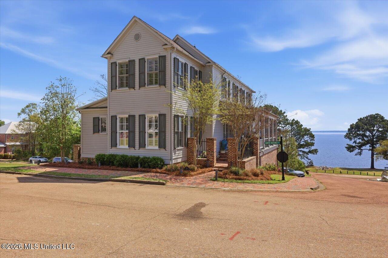 211 N Natchez Drive Property Photo 1