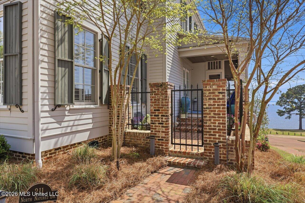 211 N Natchez Drive Property Photo 3