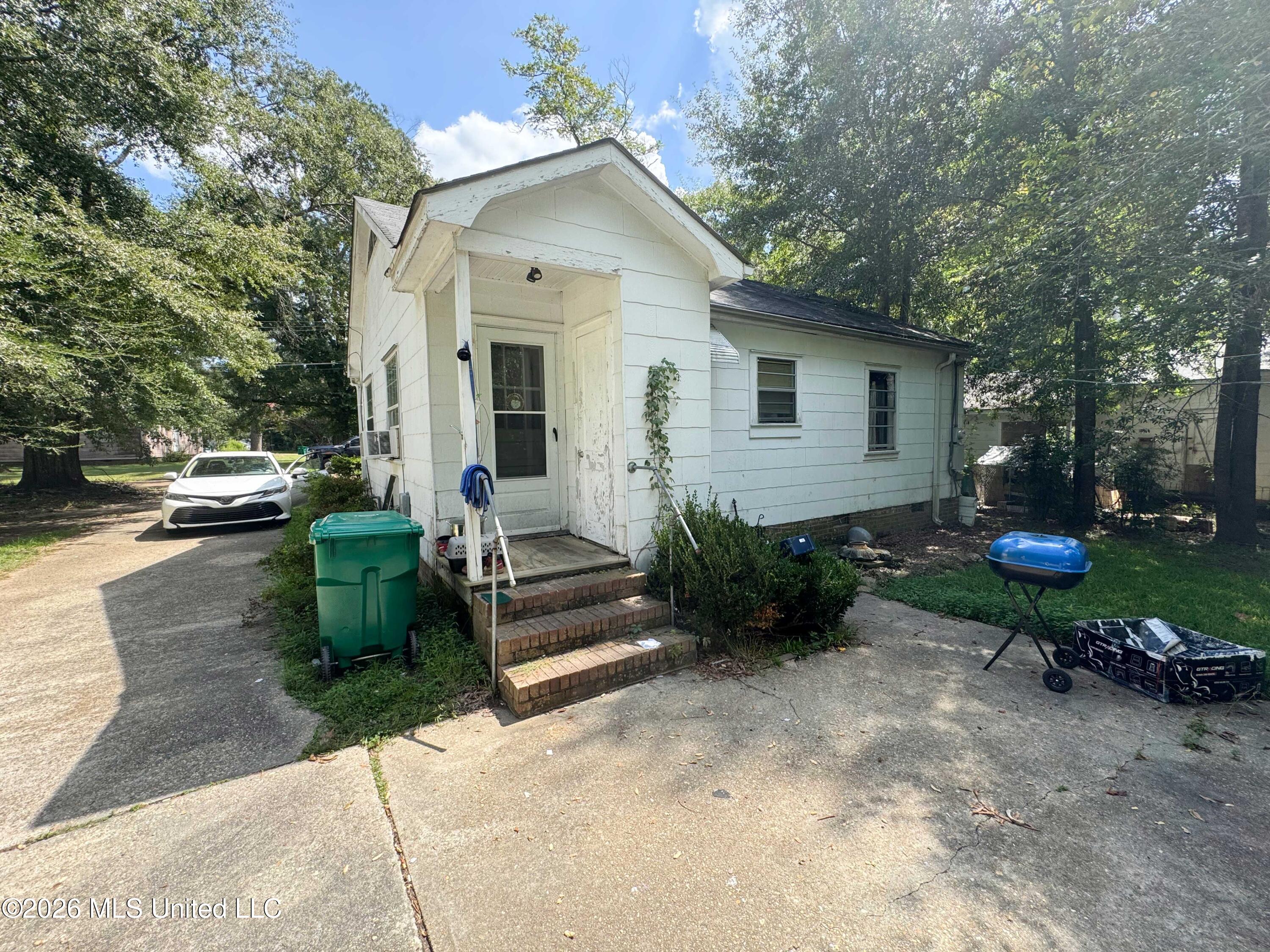 803 Robertson Street Property Photo 4