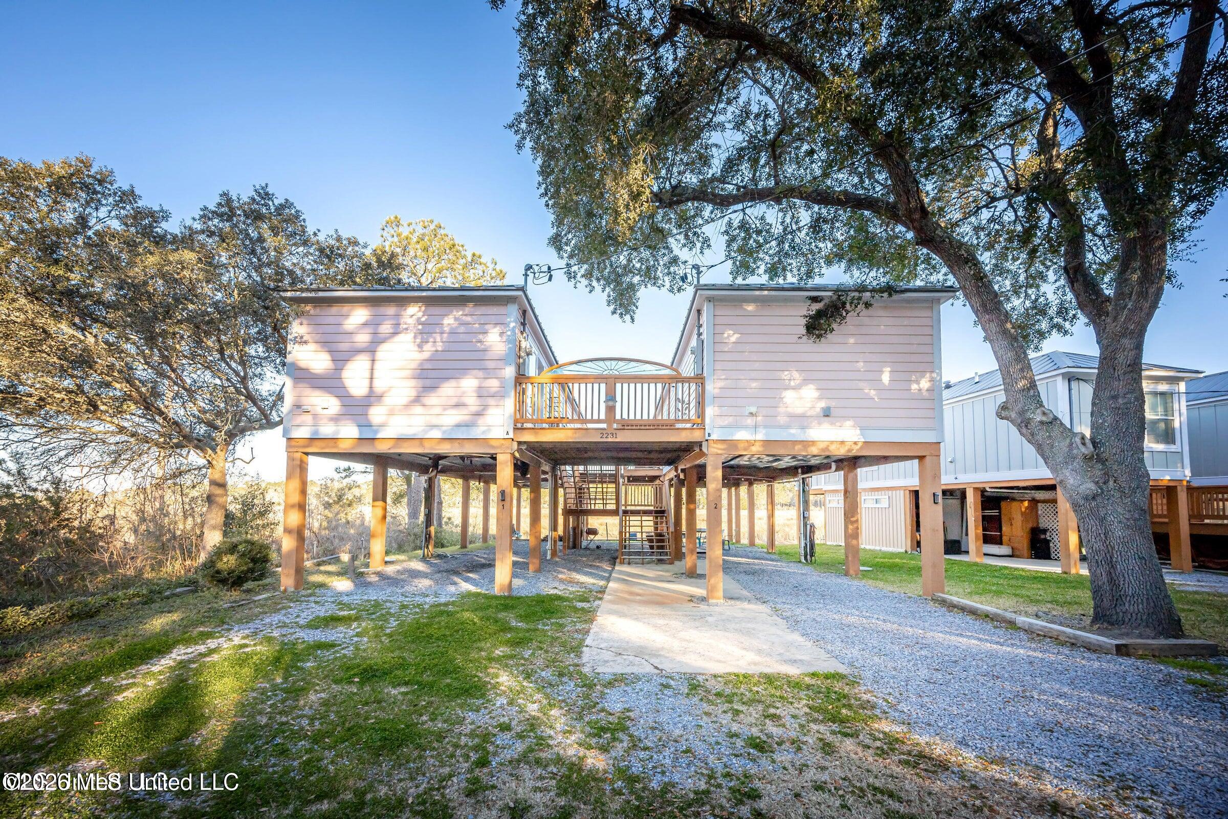 2231 E Simmons Bayou Drive Property Photo 1