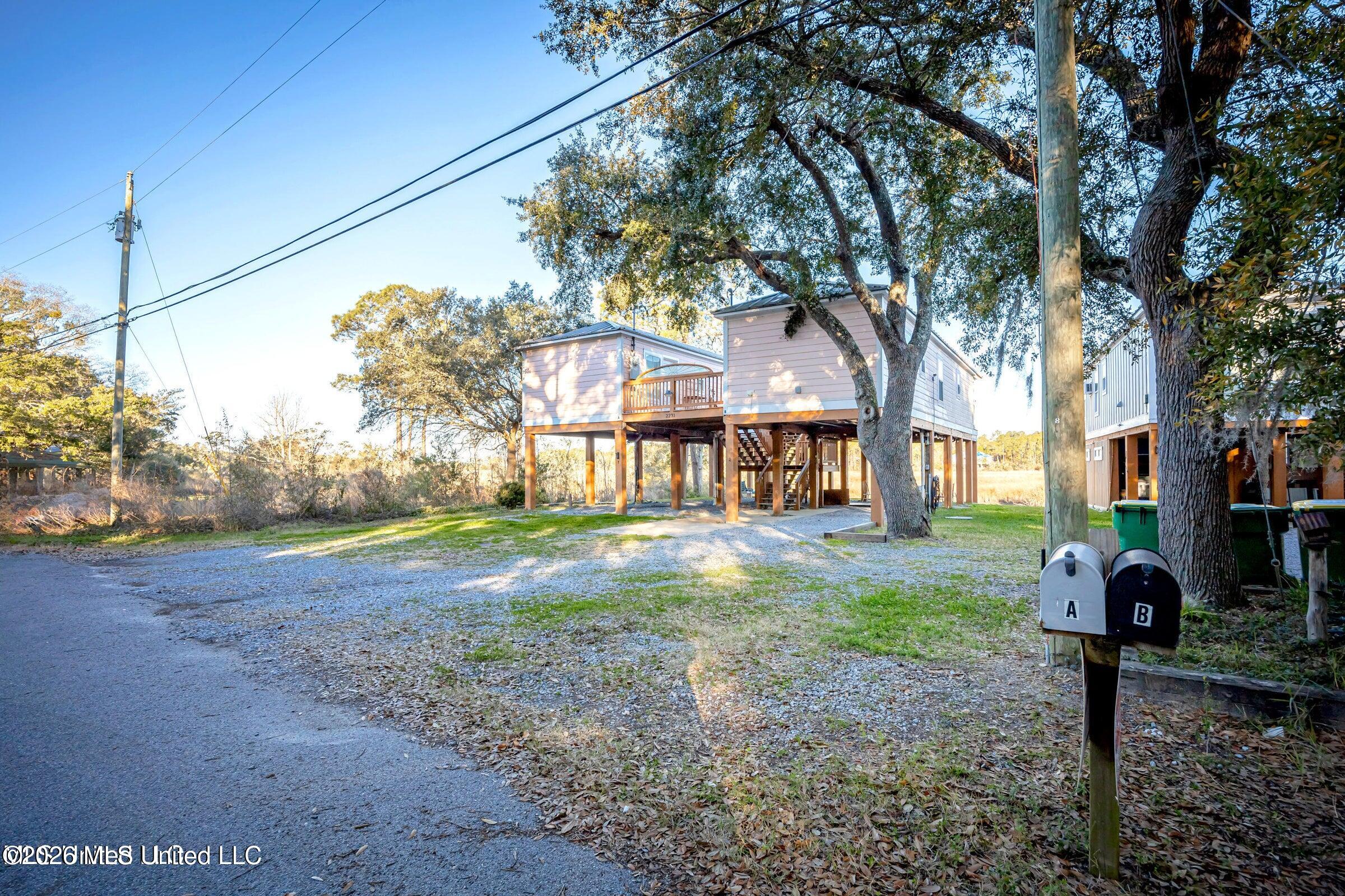 2231 E Simmons Bayou Drive Property Photo 2