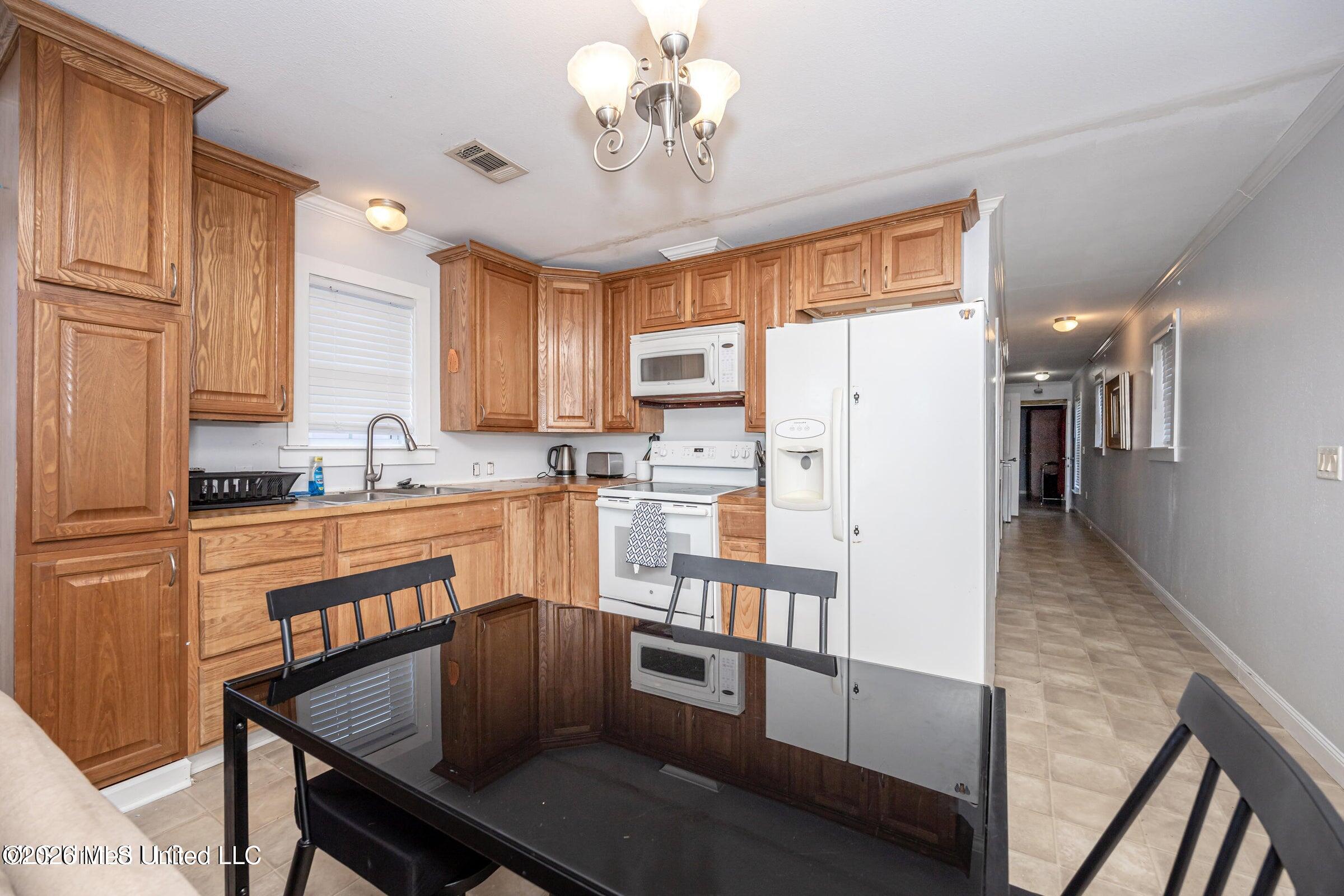 2231 E Simmons Bayou Drive Property Photo 18