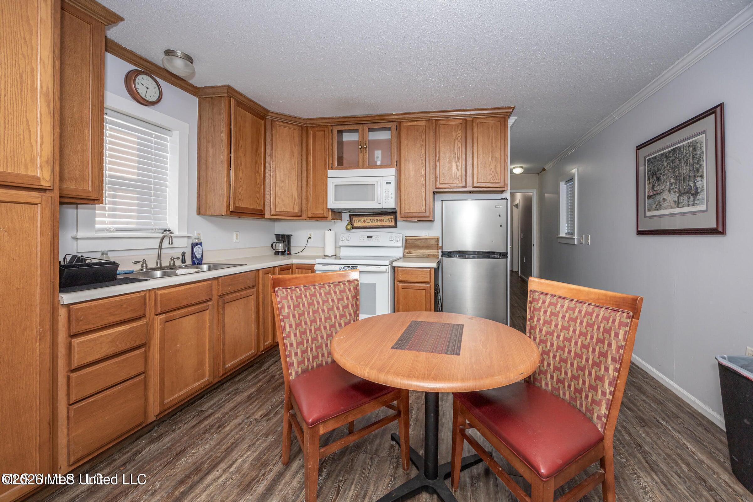 2231 E Simmons Bayou Drive Property Photo 40