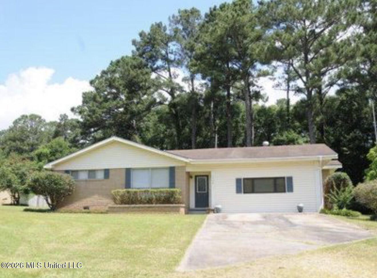 1336 John Street Property Photo 1