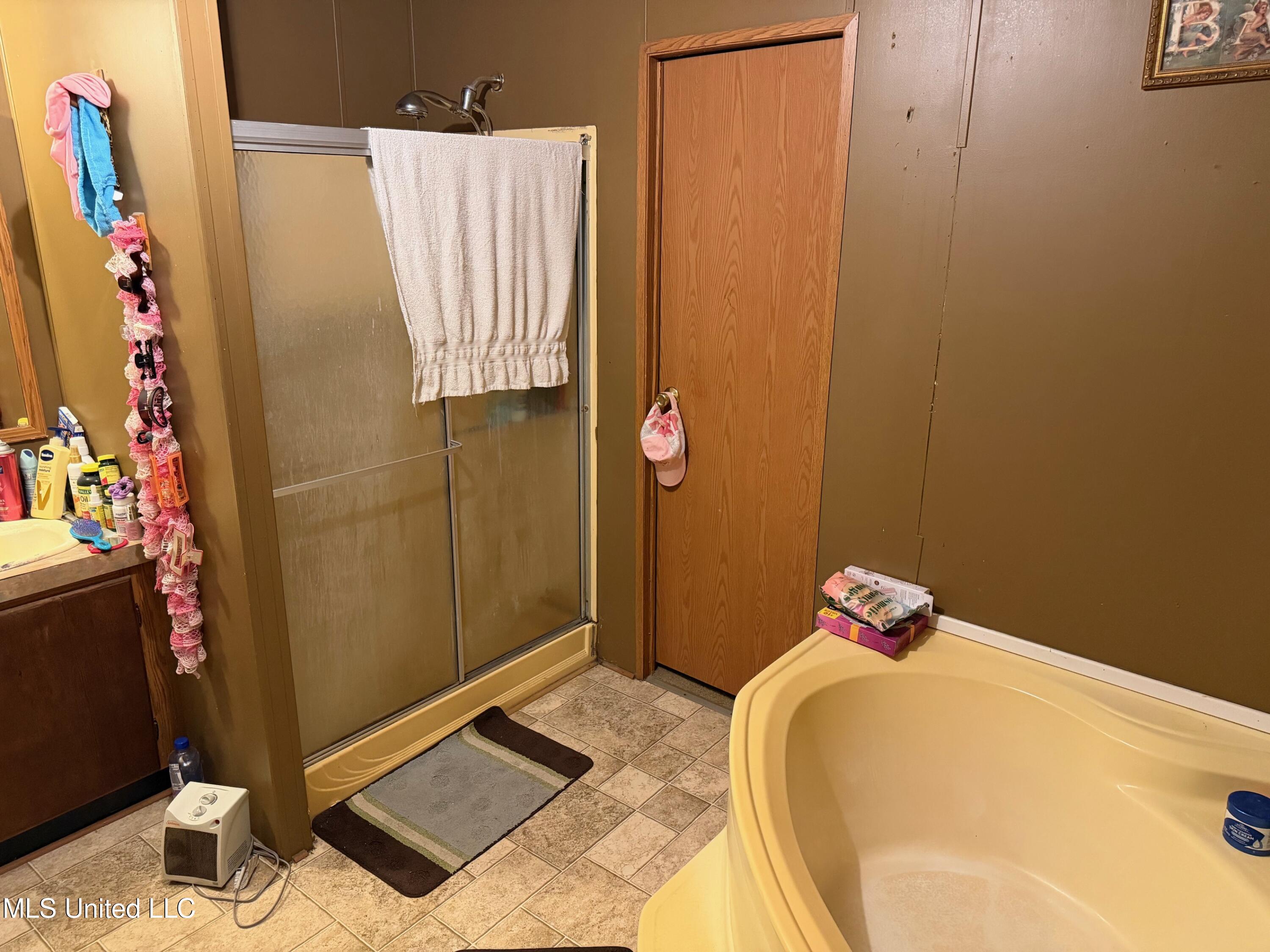 18276 Simmons Drive Property Photo 5