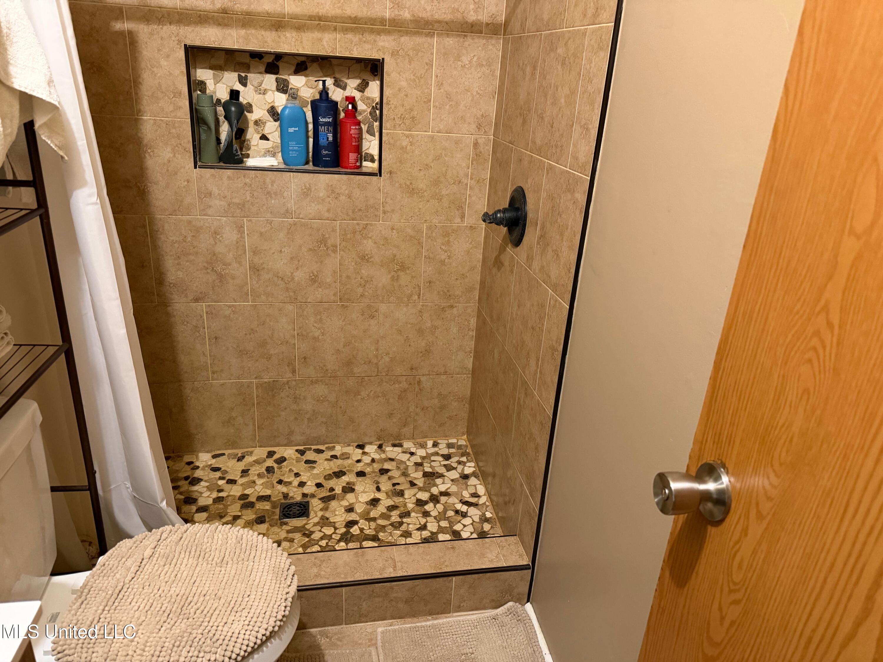 18276 Simmons Drive Property Photo 8