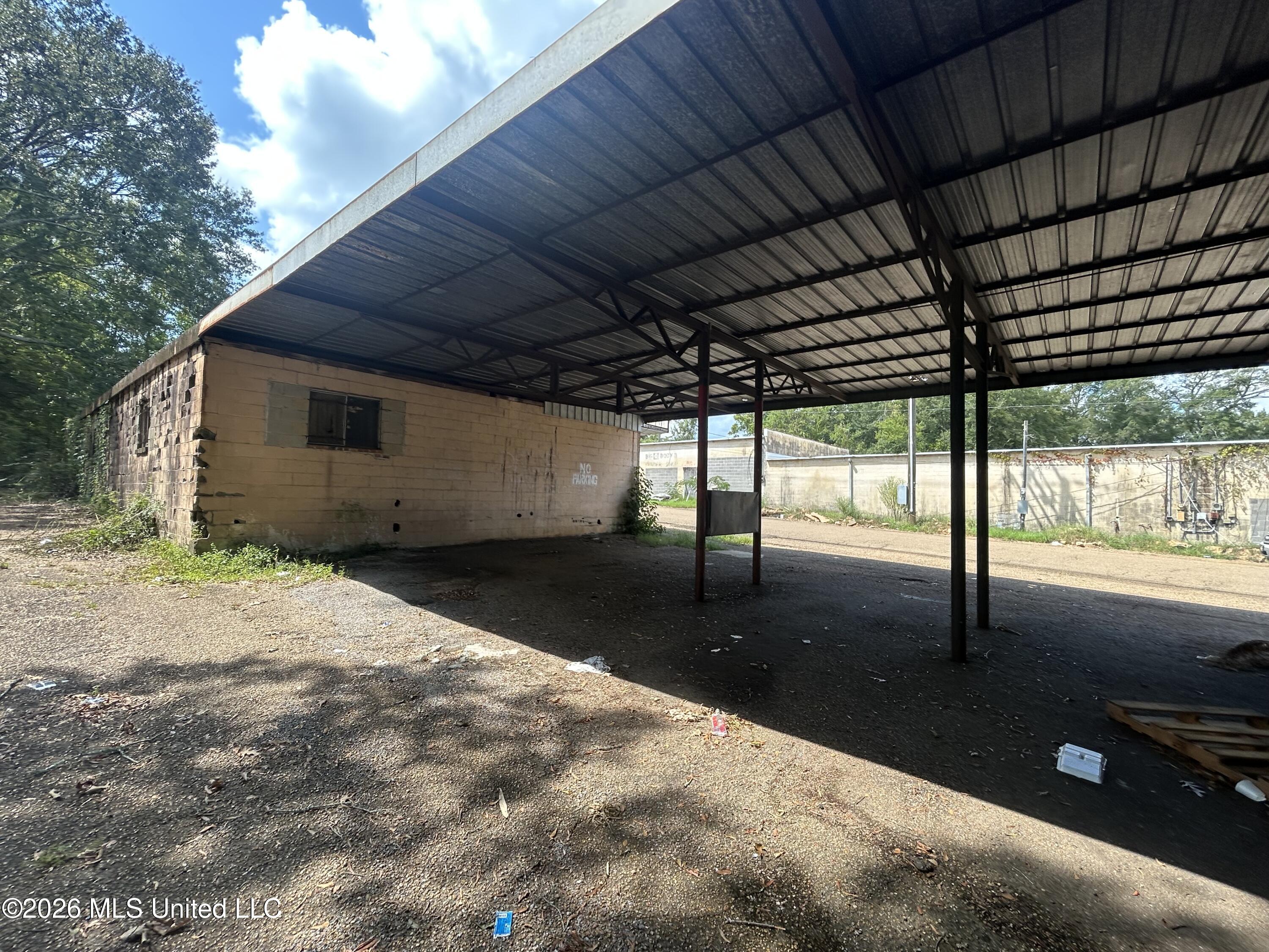 702 E Monticello Street Property Photo 10