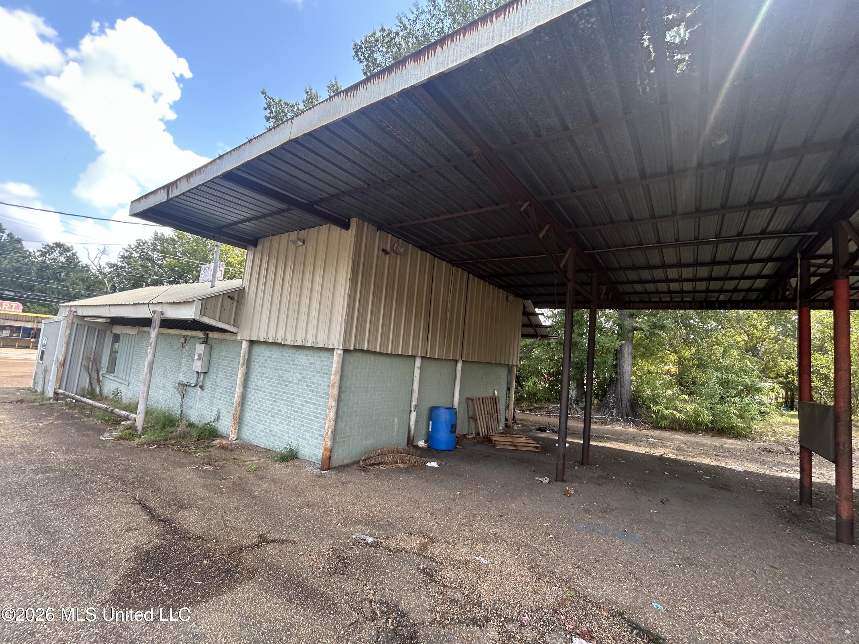 702 E Monticello Street Property Photo 11