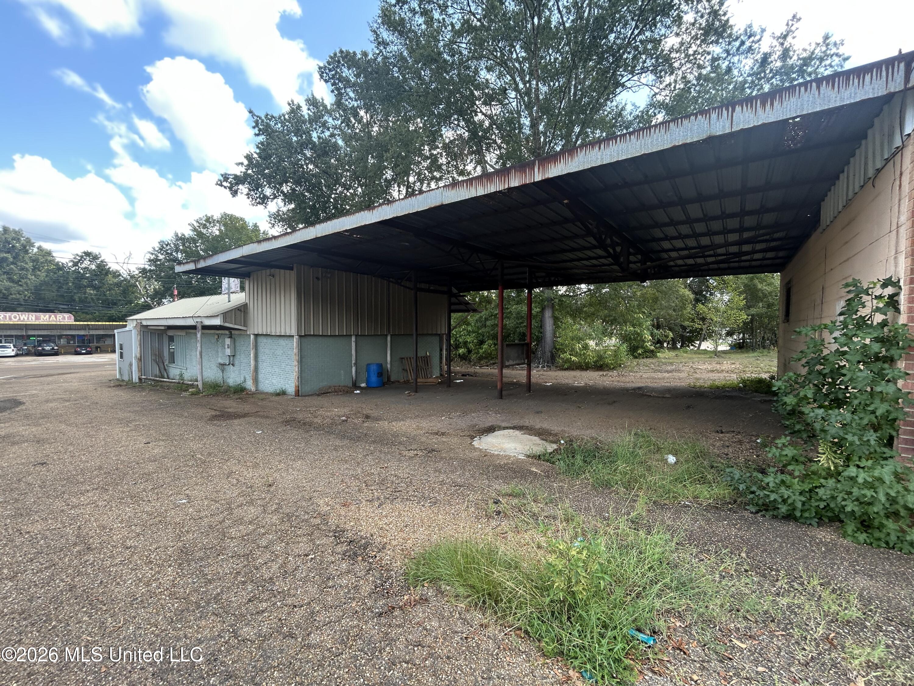 702 E Monticello Street Property Photo 12