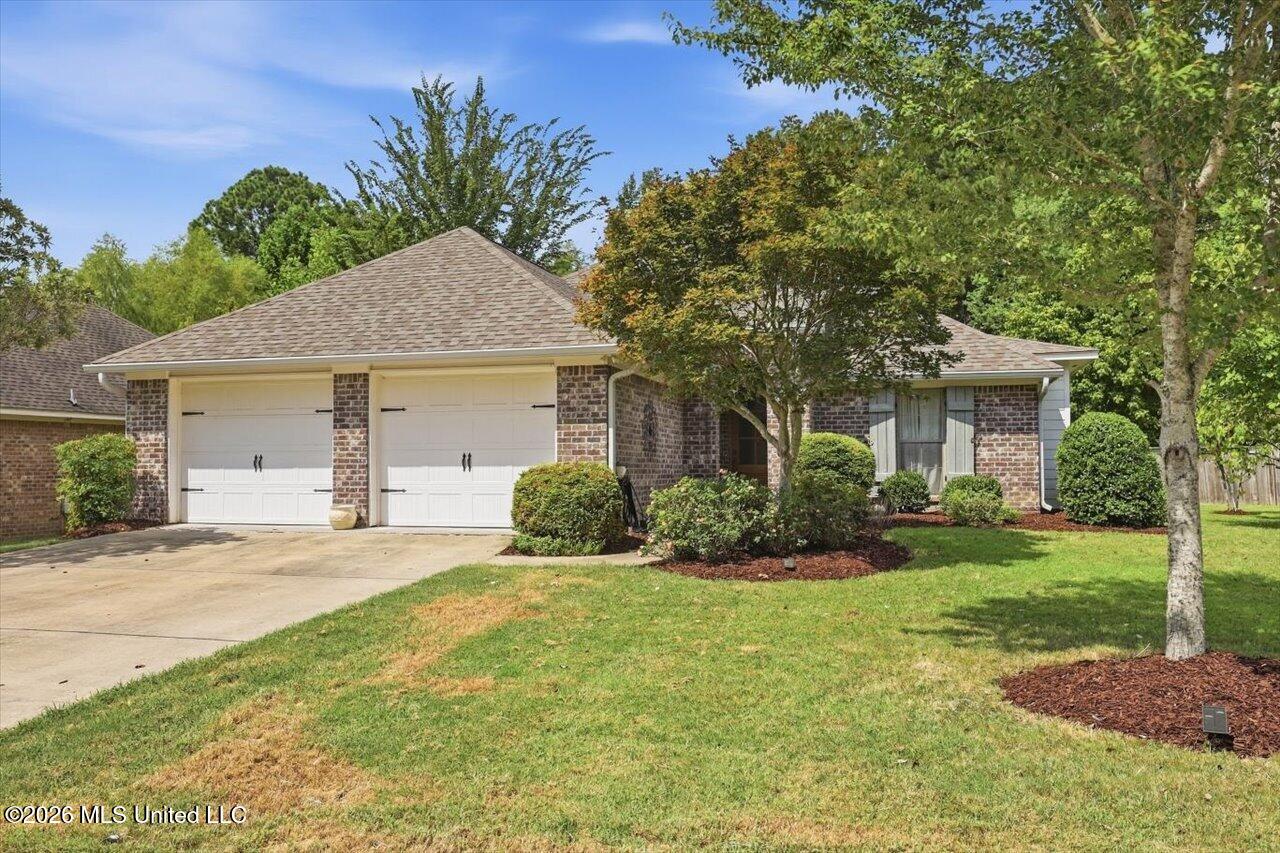 141 Hampton Place Property Photo 3
