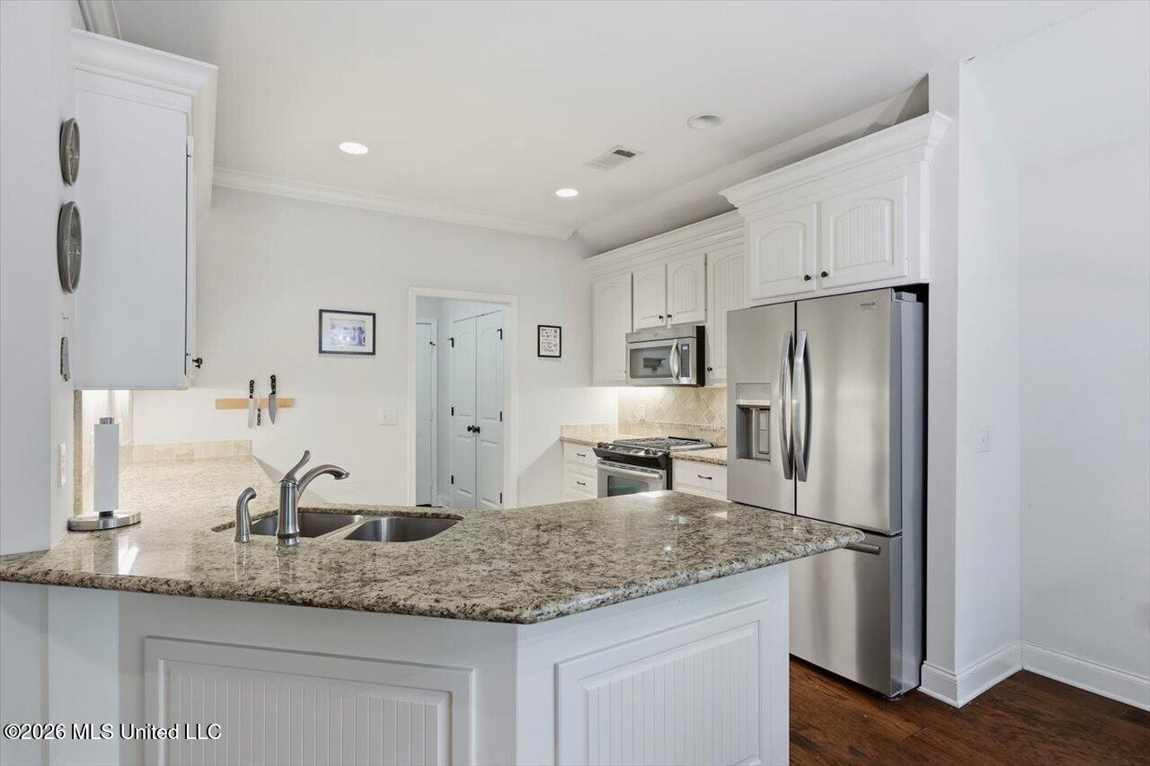 141 Hampton Place Property Photo 12
