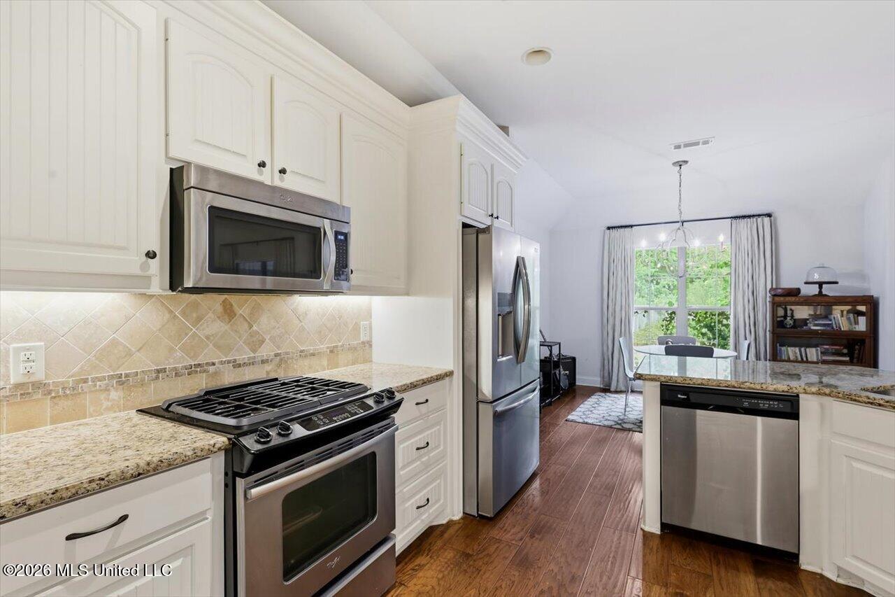 141 Hampton Place Property Photo 13