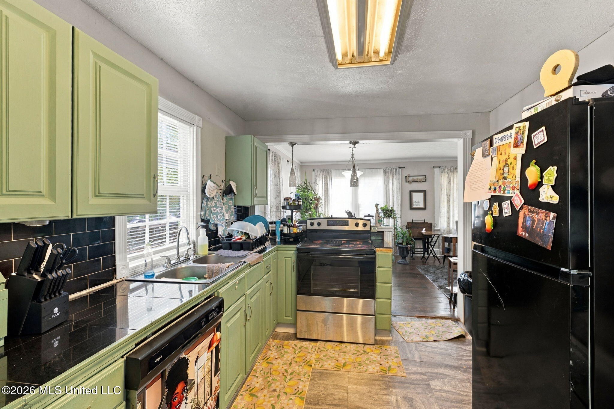 106 3rd Avenue Property Photo 10
