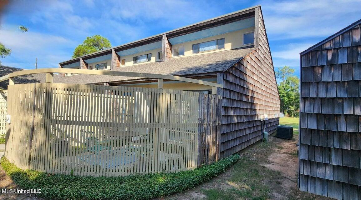 828 Oakleigh Avenue Property Photo 1
