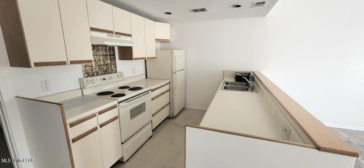 828 Oakleigh Avenue Property Photo 9