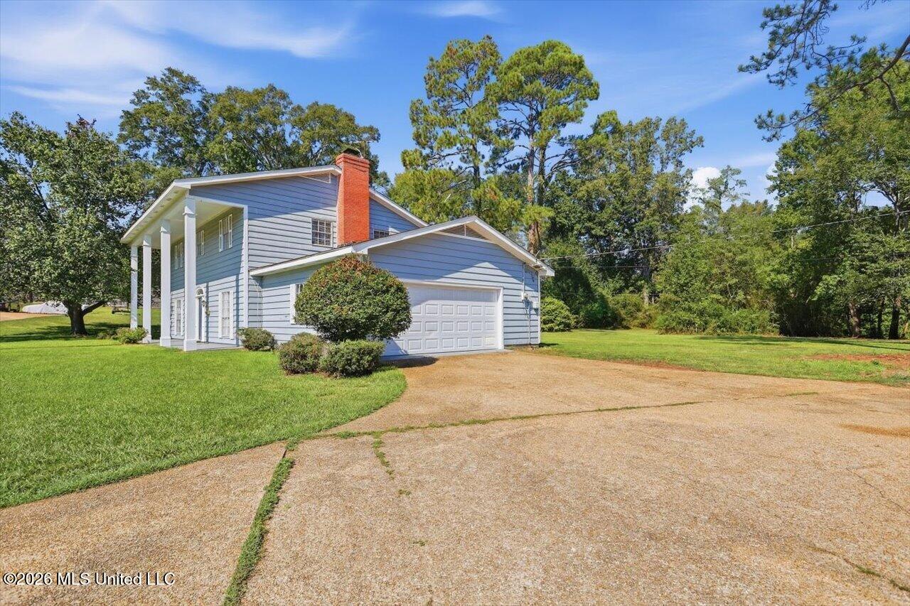 1086 Devonshire Drive Property Photo 2