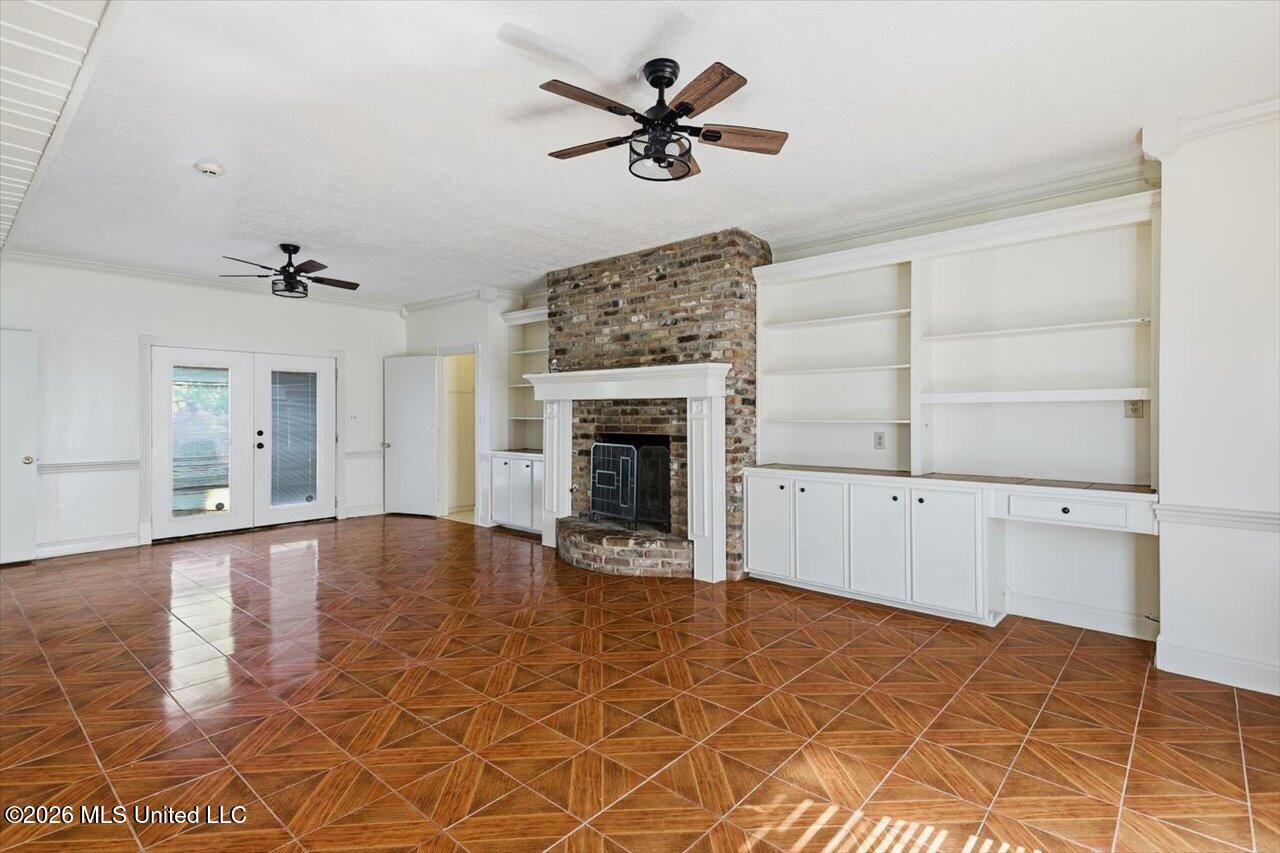 1086 Devonshire Drive Property Photo 5