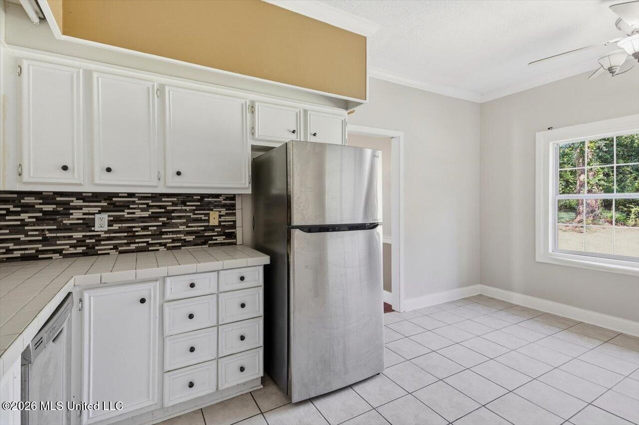 1086 Devonshire Drive Property Photo 11