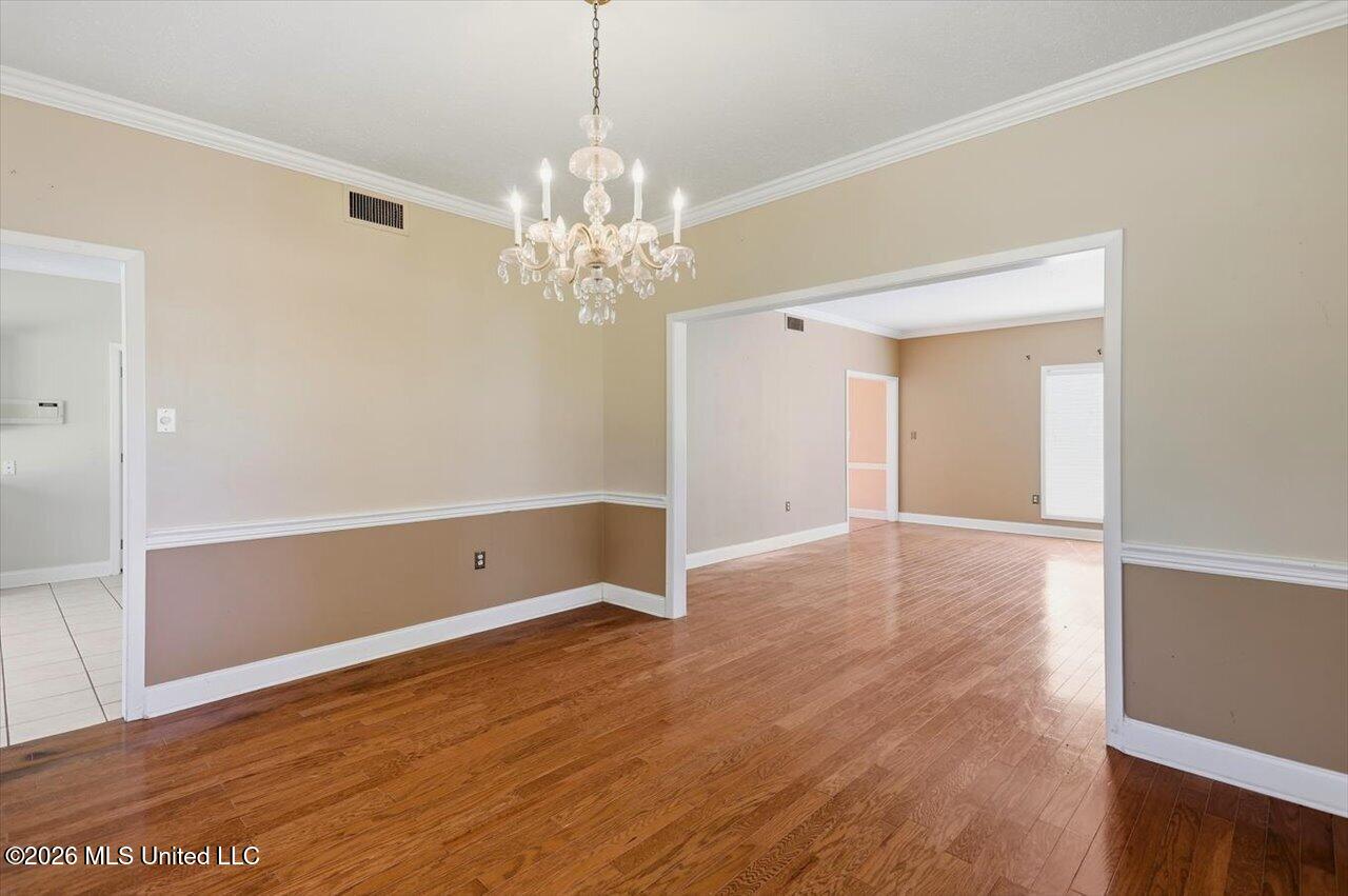 1086 Devonshire Drive Property Photo 14