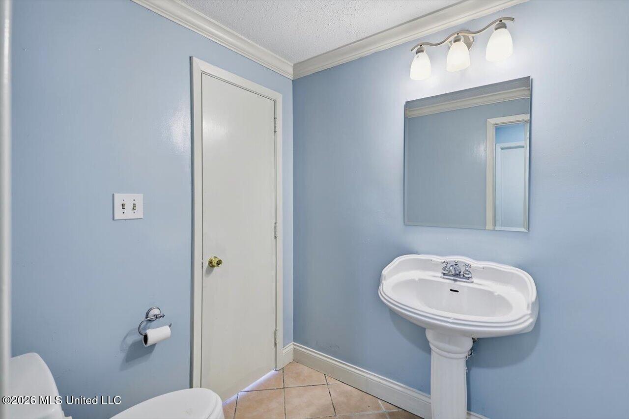 1086 Devonshire Drive Property Photo 15
