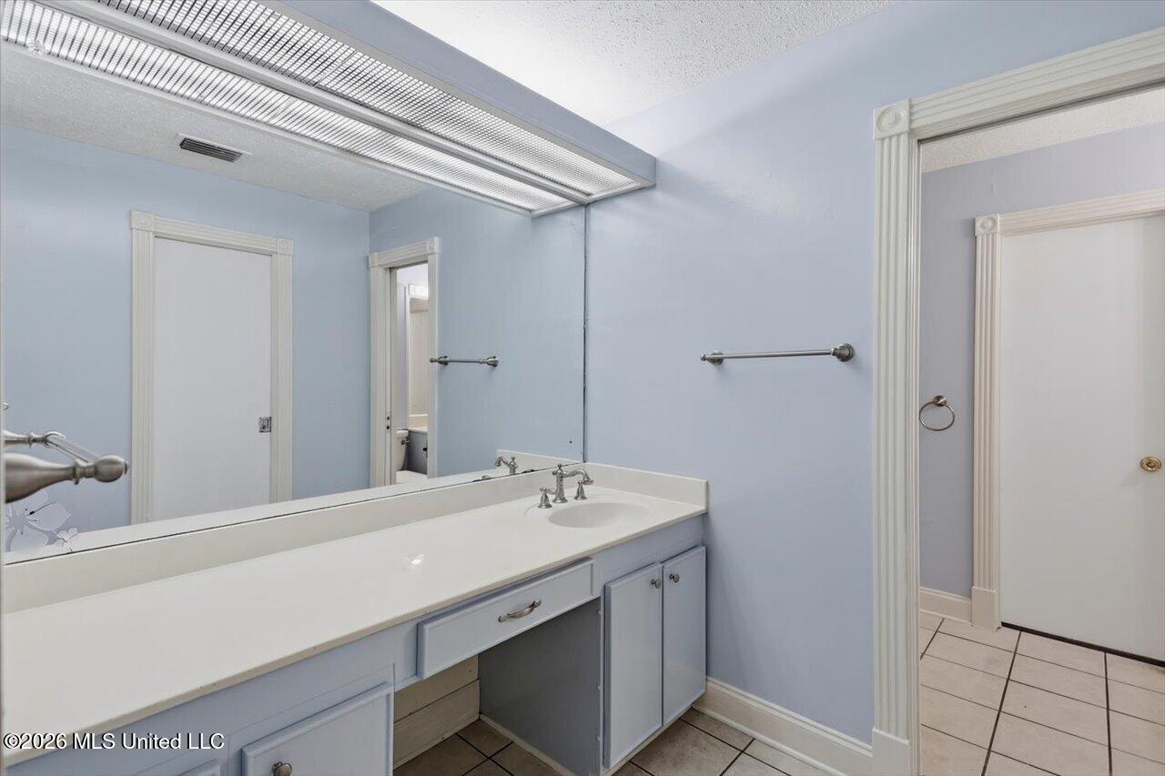 1086 Devonshire Drive Property Photo 26