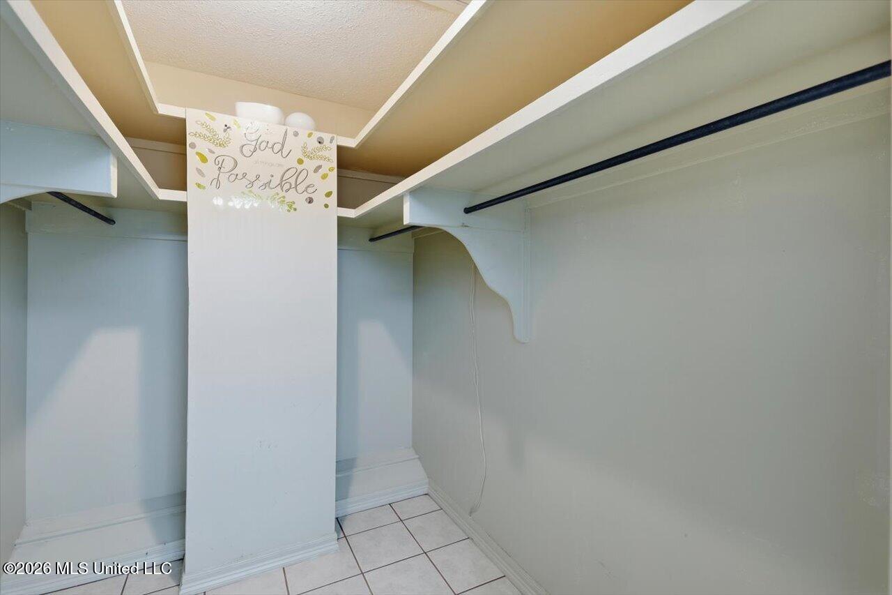1086 Devonshire Drive Property Photo 29