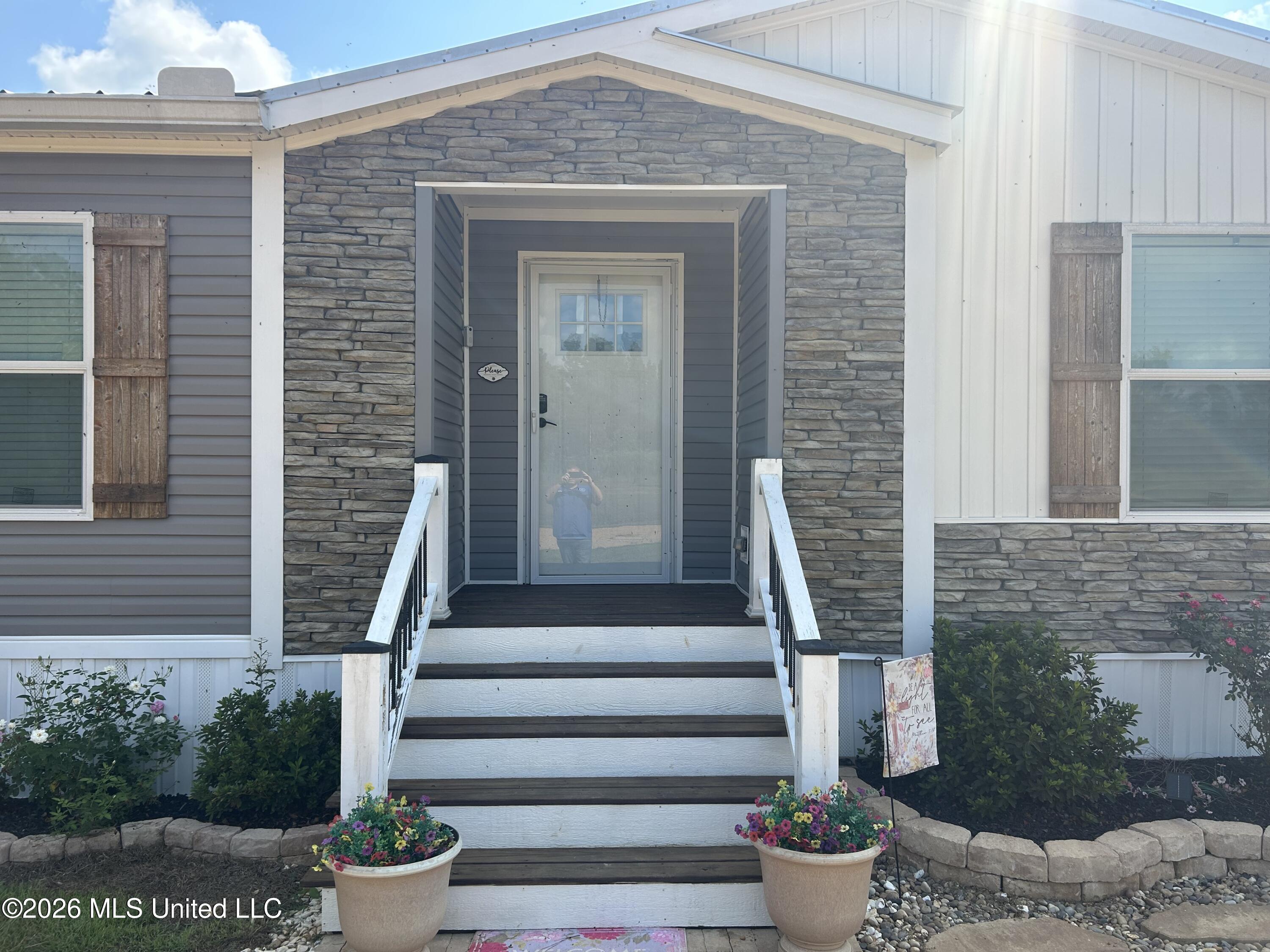1099 Shell Oil Lane Property Photo 2