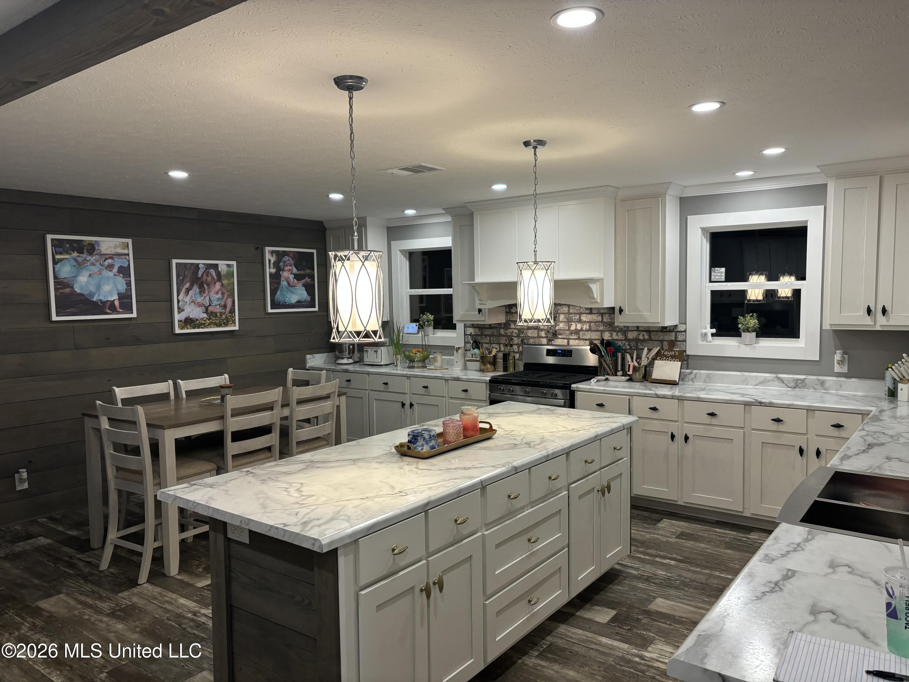 1099 Shell Oil Lane Property Photo 4