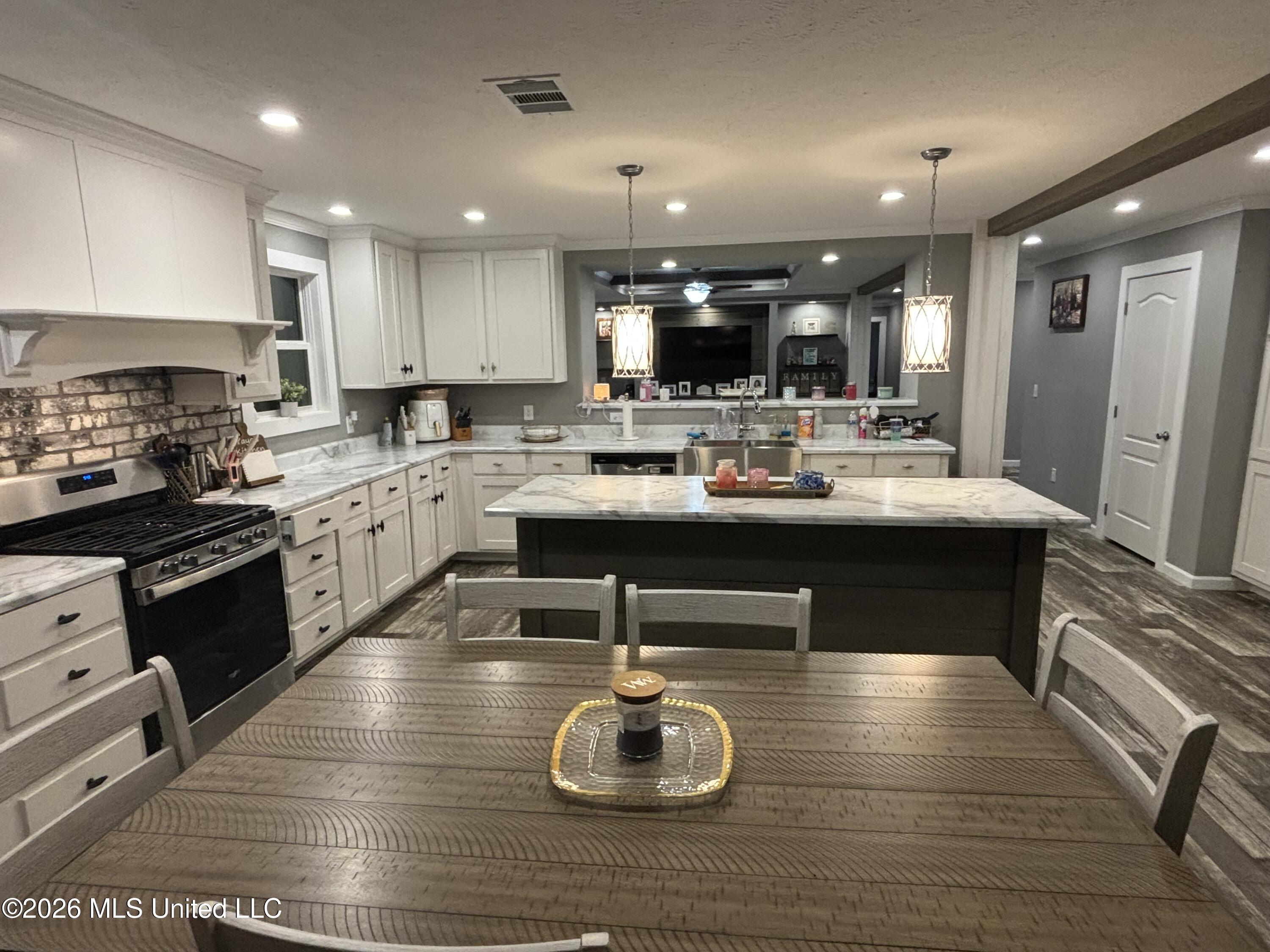 1099 Shell Oil Lane Property Photo 5