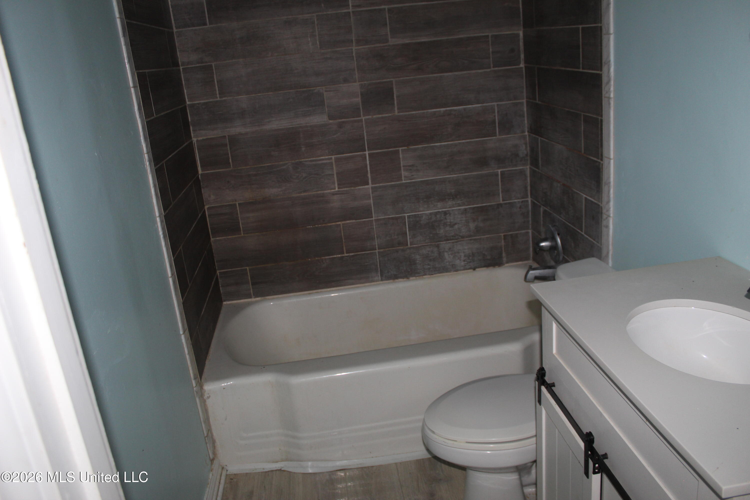 302 W Adams Avenue Property Photo 8